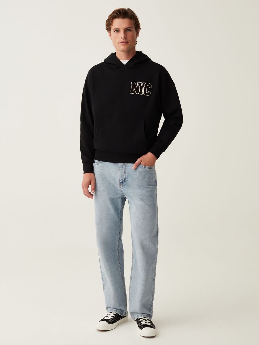Felpa con cappuccio e applicazione boucle_0