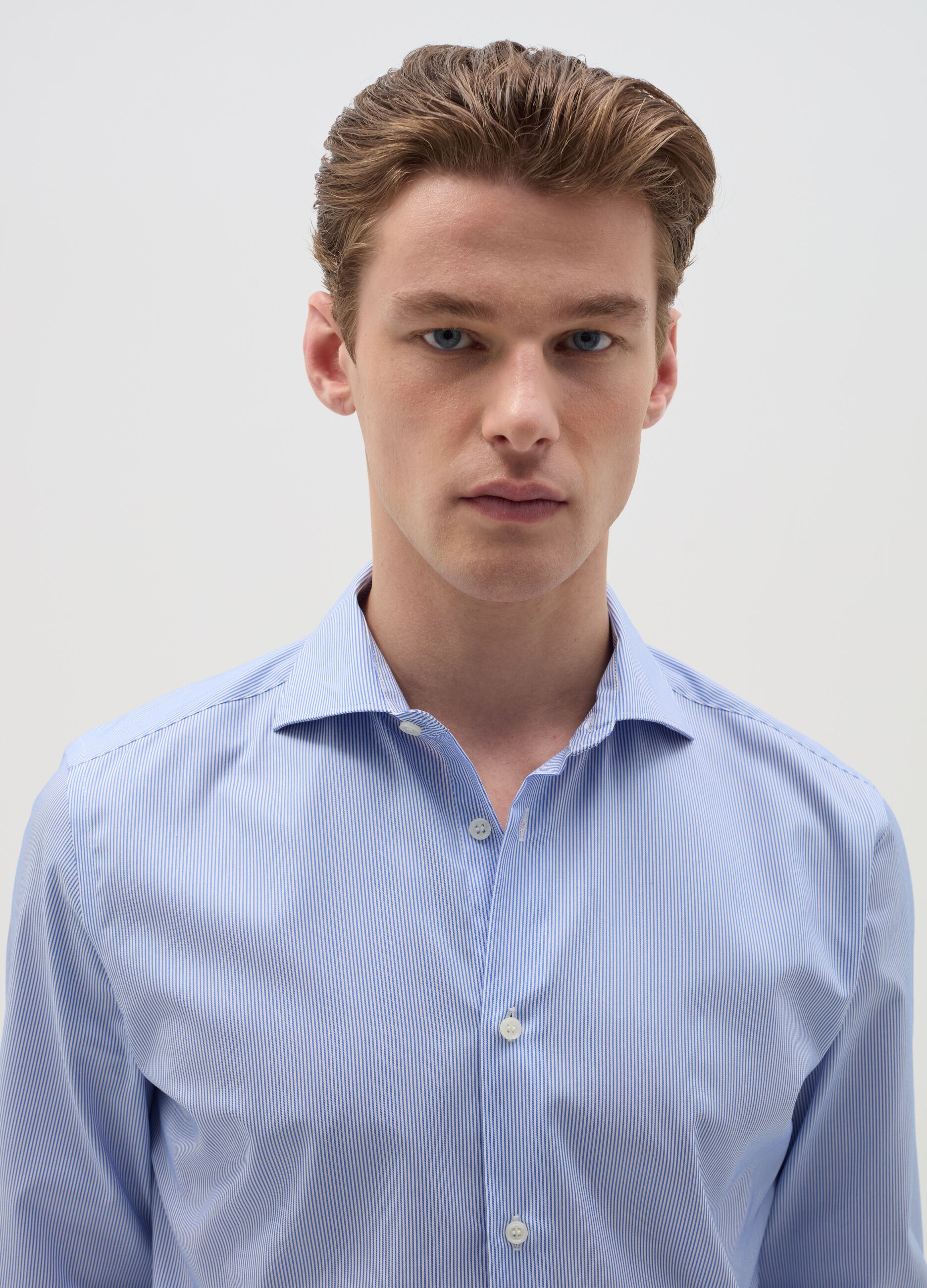 Slim-fit no-iron shirt with thin stripes