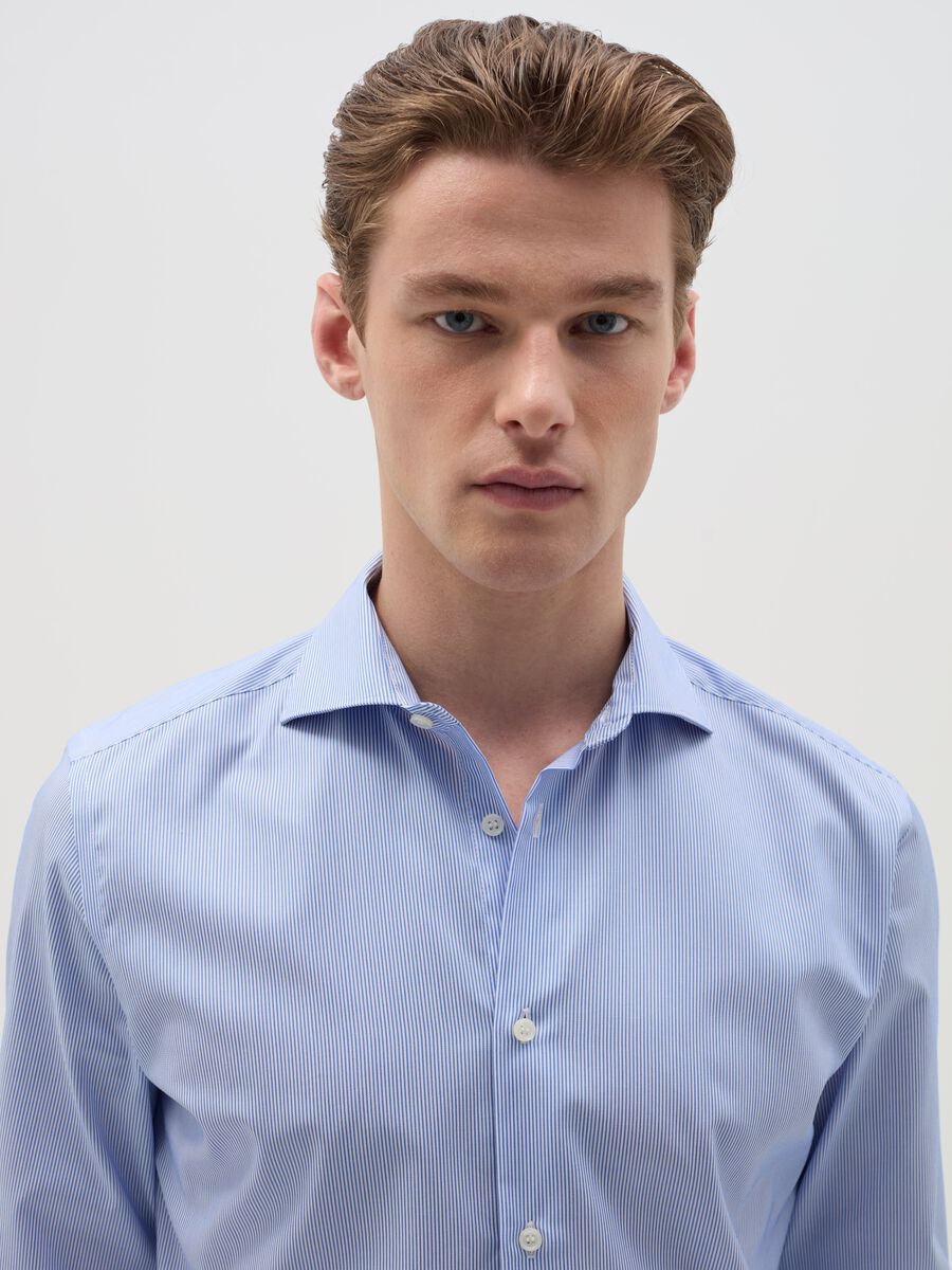 Slim-fit no-iron shirt with thin stripes_2