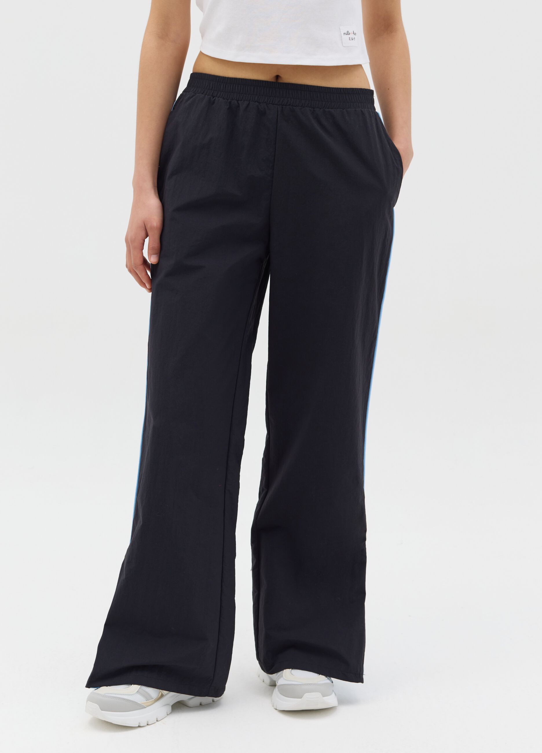 Joggers in nylon con spacchetti e zip nero