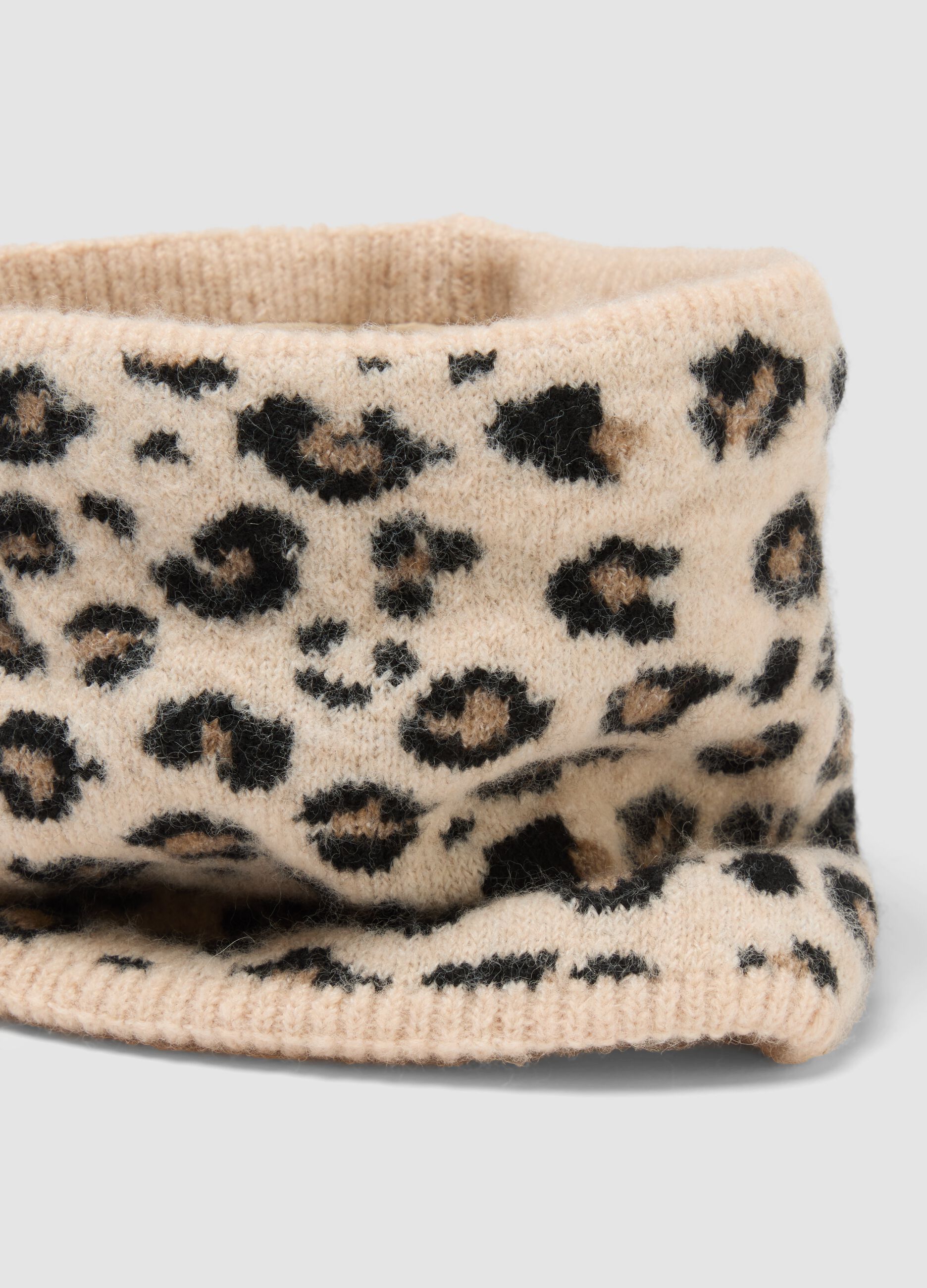 Sciarpa beige in lana elasticizzato con fantasia animalier