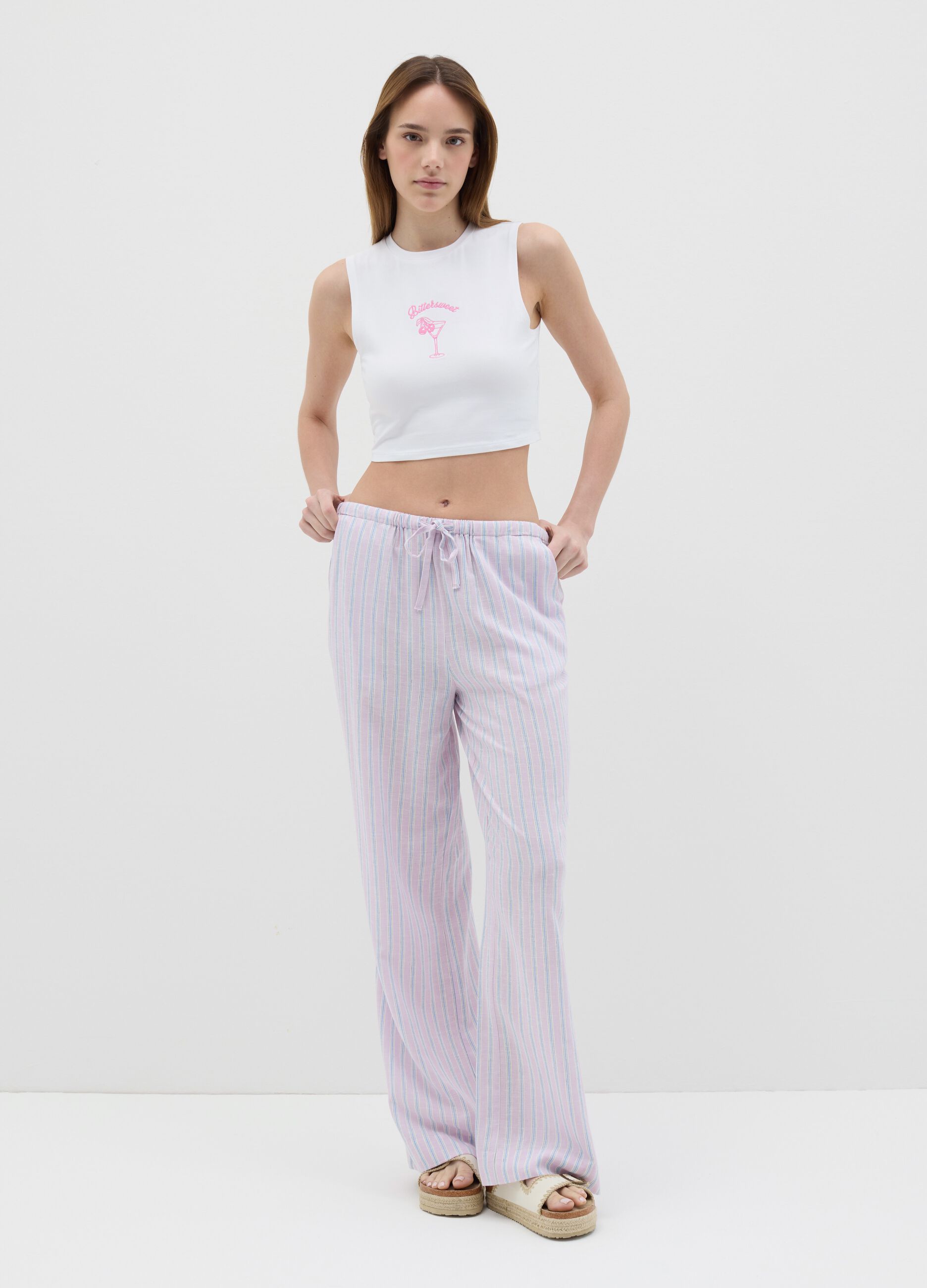White cropped tank top with embroidery