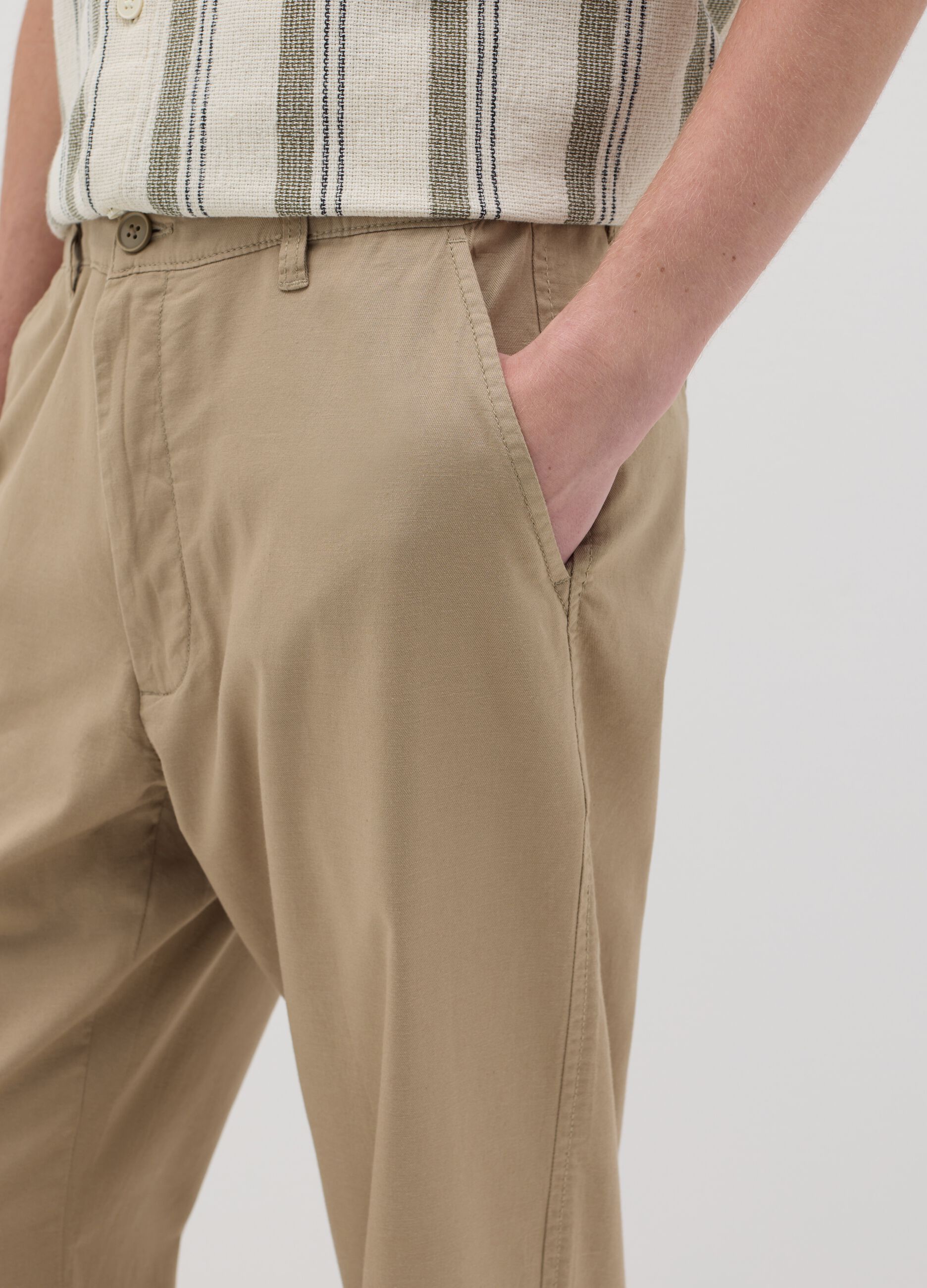 Pantalone relaxed fit in viscosa e lino beige