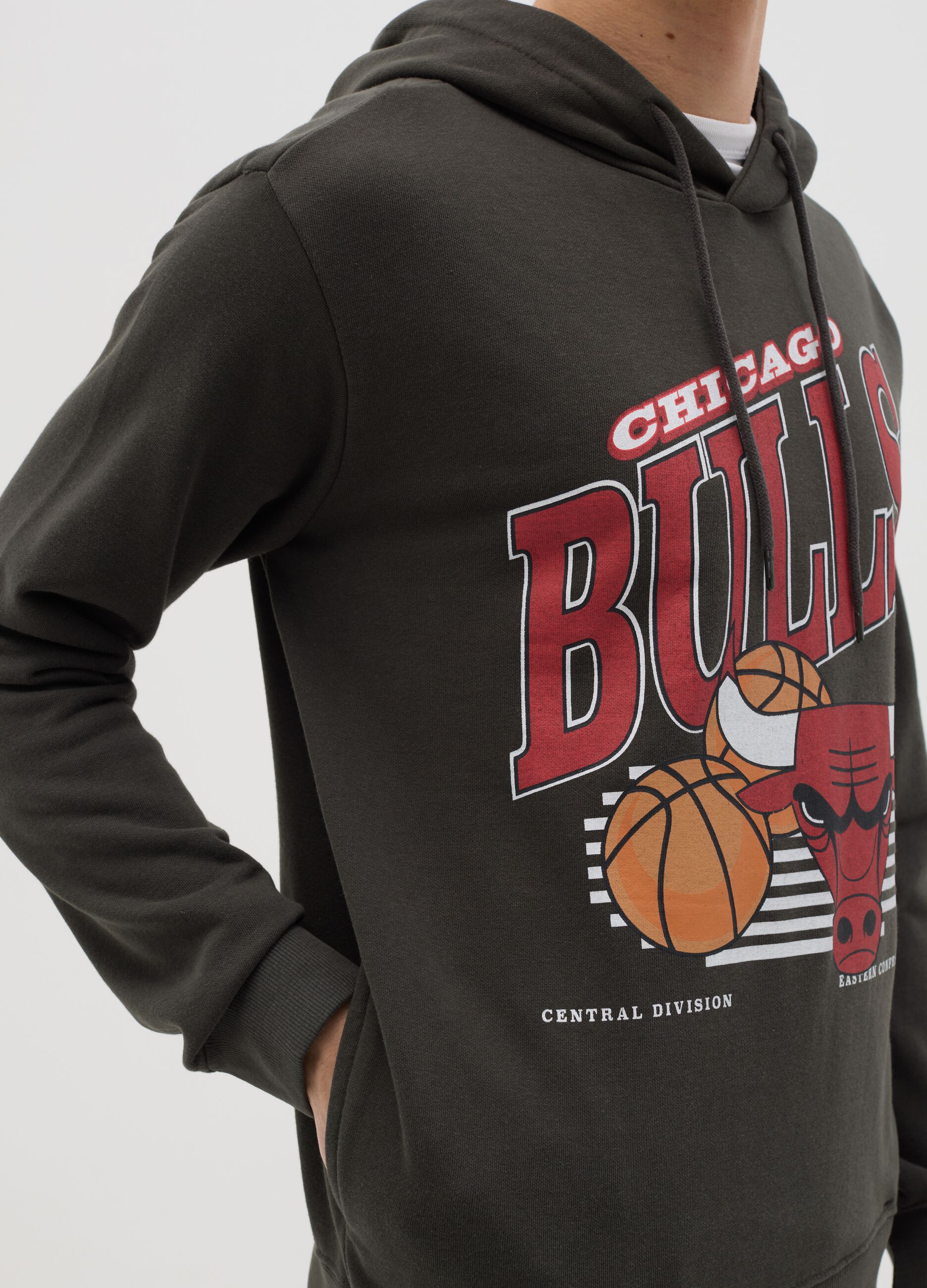 Grey NBA Chicago Bulls sweatshirt with hood