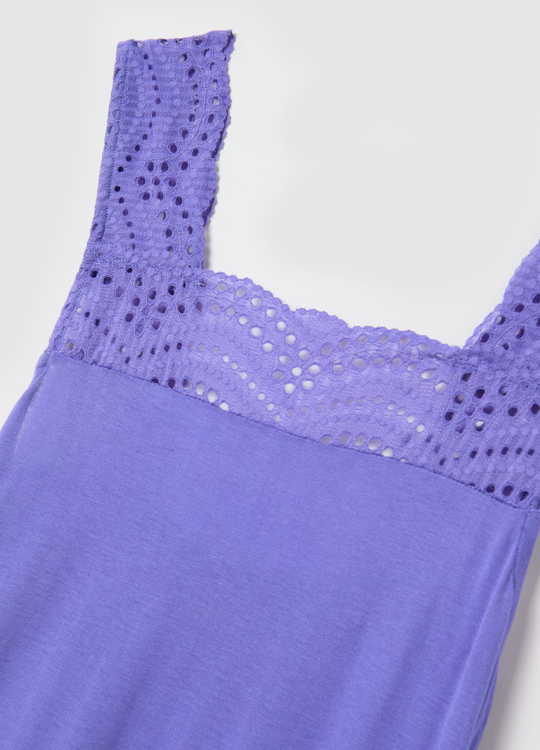 Nightdress in broderie anglaise lace