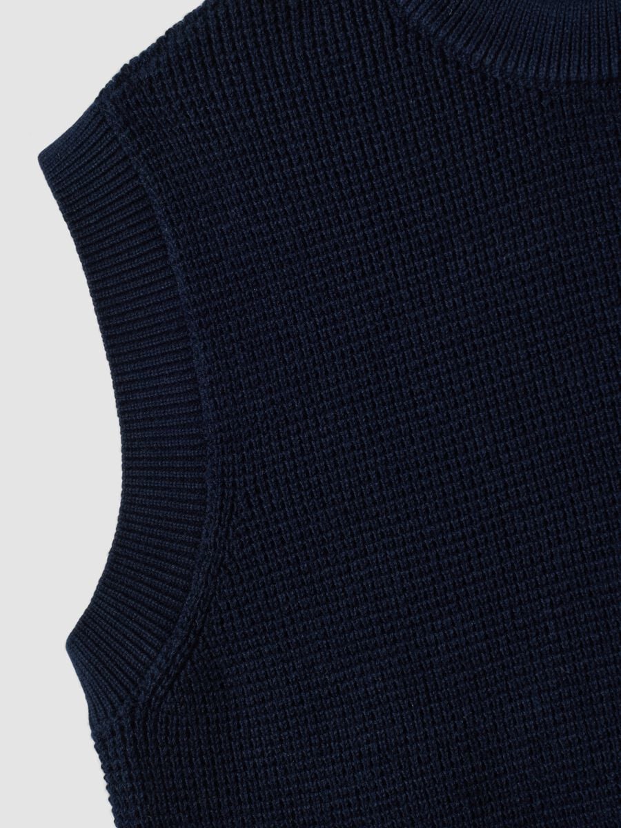 Gilet blu in misto cotone con lavorazione a maglia e ricamo per bambino_3