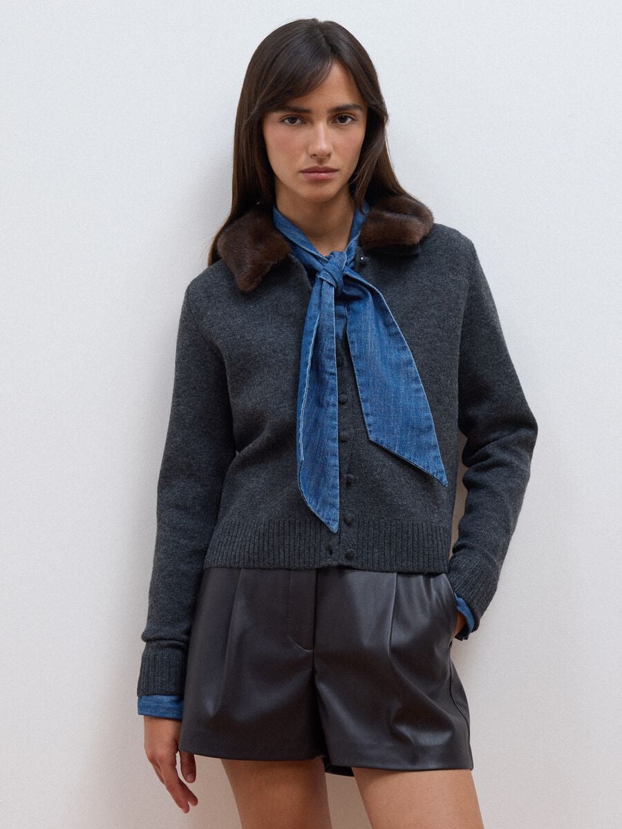 Grey cardigan with contrast collar, regular fit_0