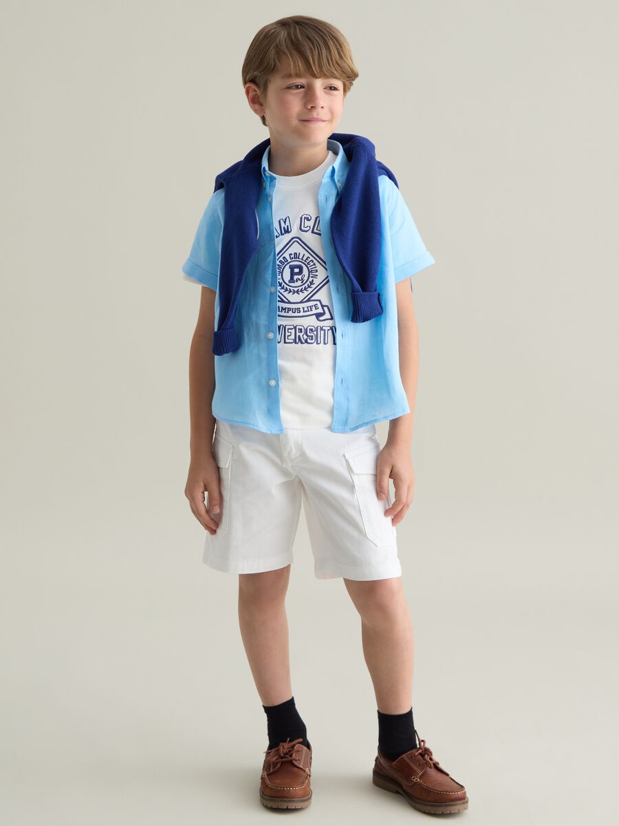 Children's white regular fit cotton cargo bermuda shorts with side pockets_1