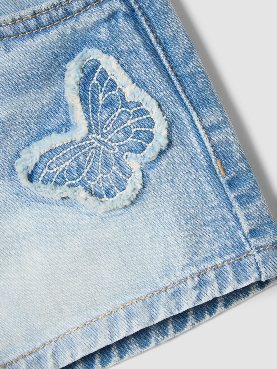 Girls&rsquo; light blue pure cotton denim shorts, regular fit, with embroidery_2