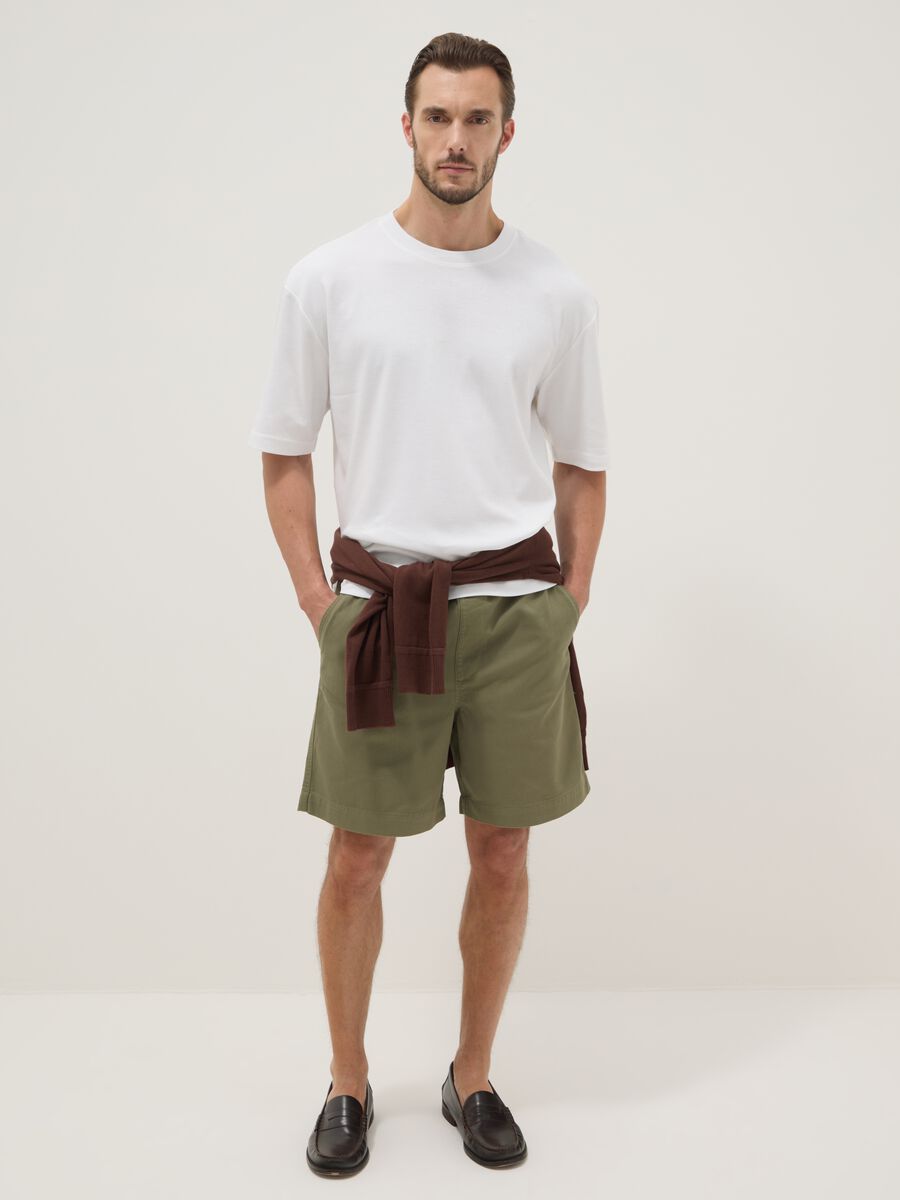 Green regular-fit pure cotton shorts_0
