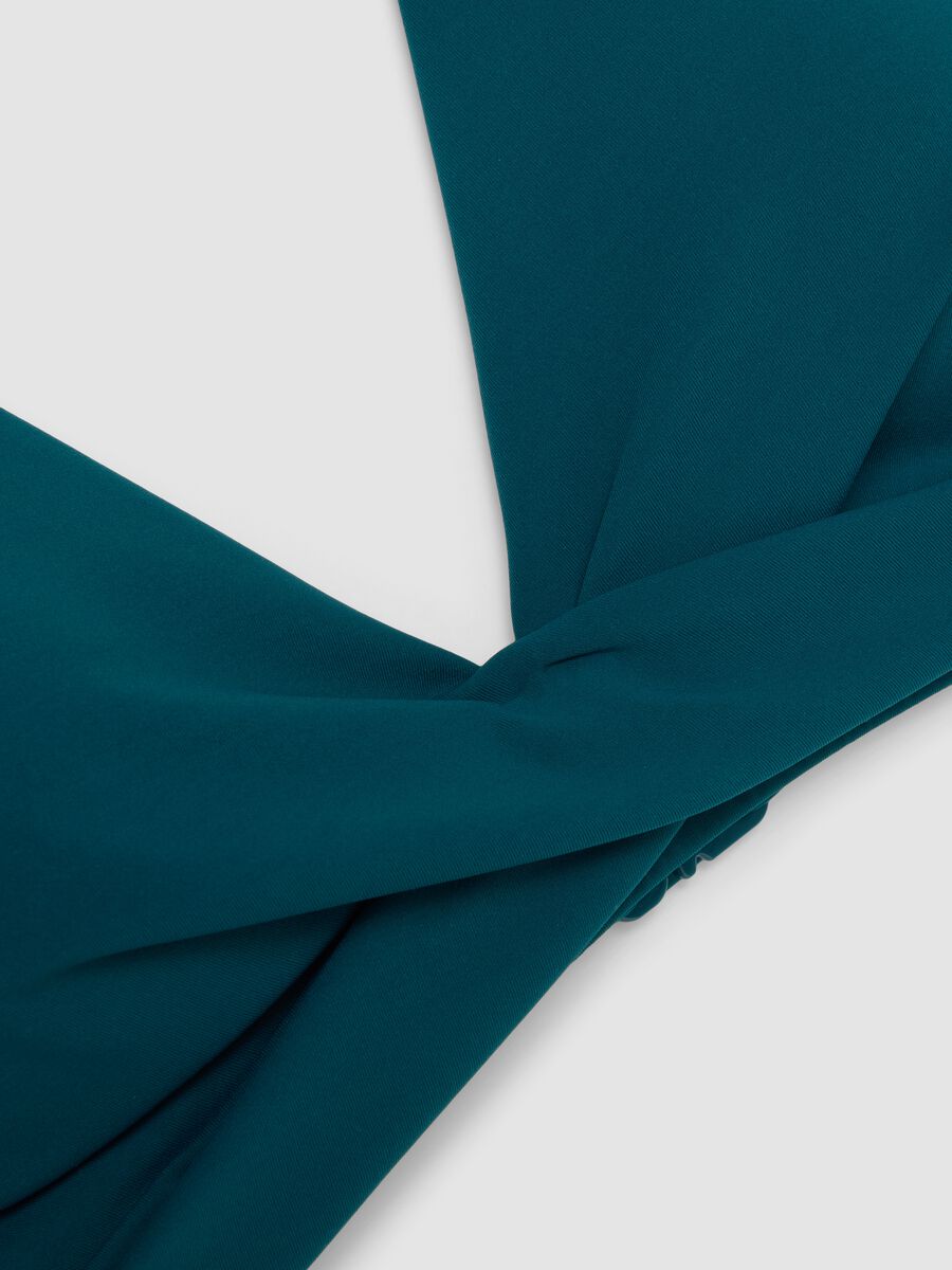 Top bikini a triangolo verde in tessuto elasticizzato con effetto shaping_5