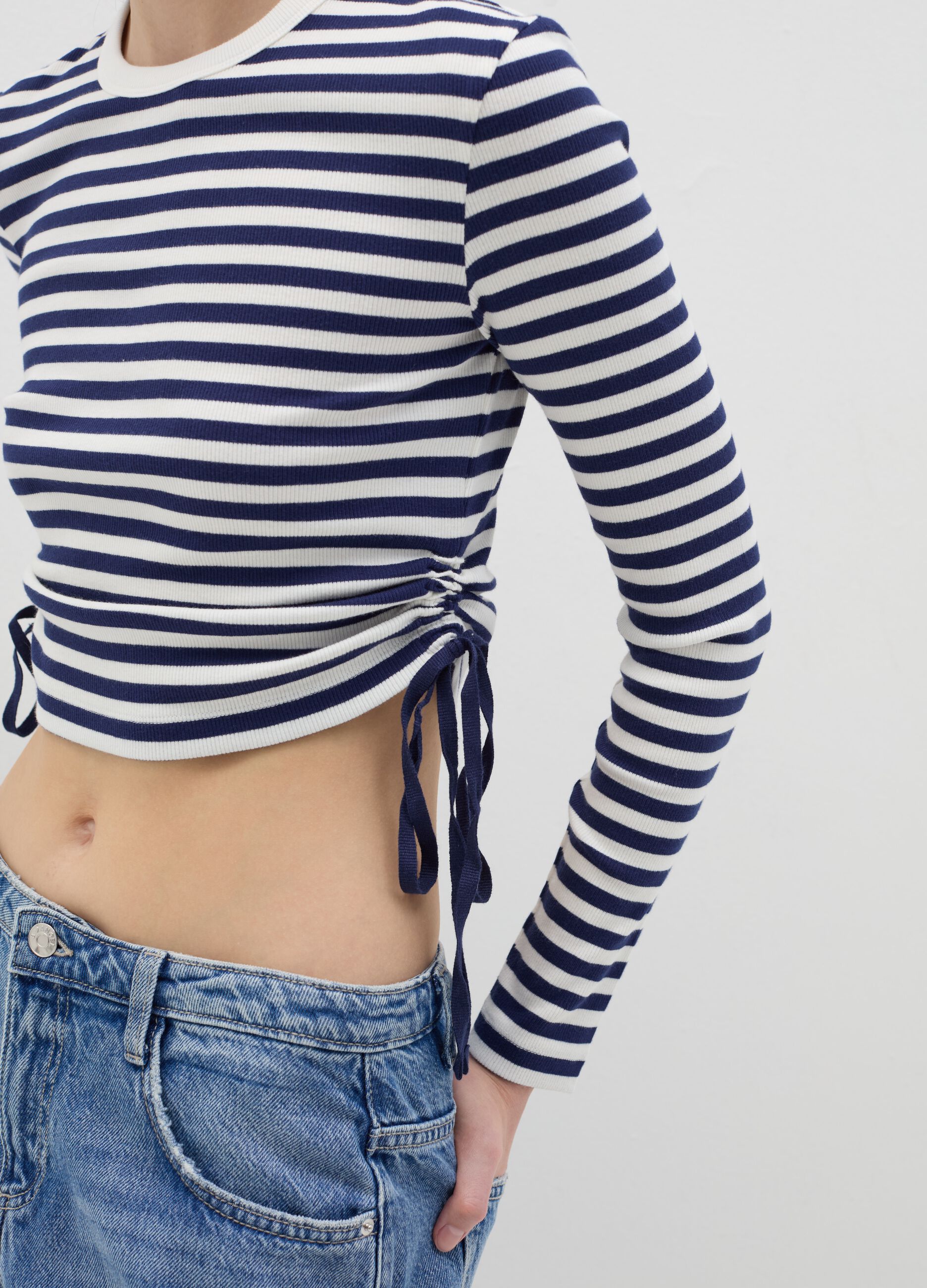 Crop T-shirt with laces