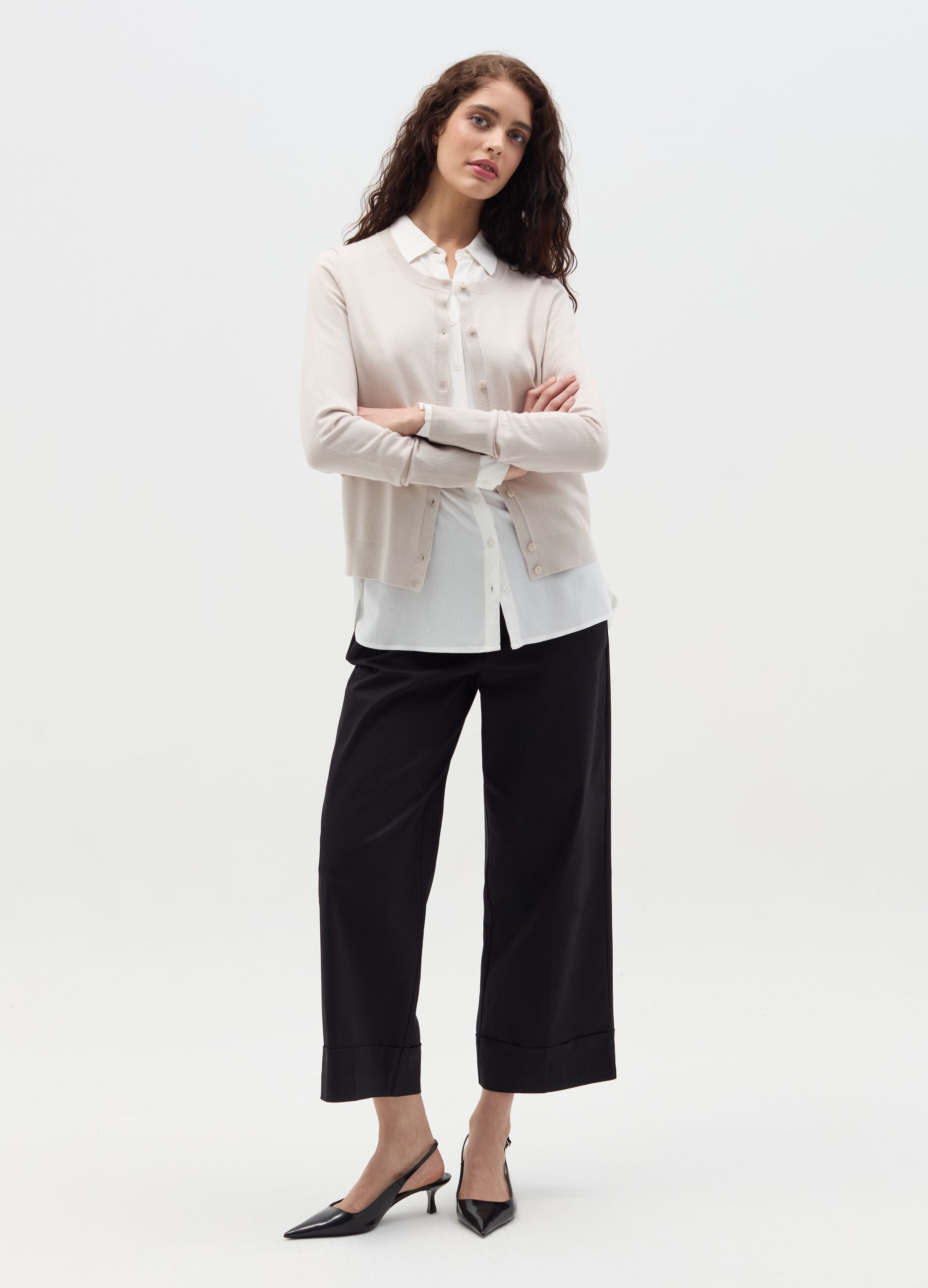 Solid colour cardigan with round neck