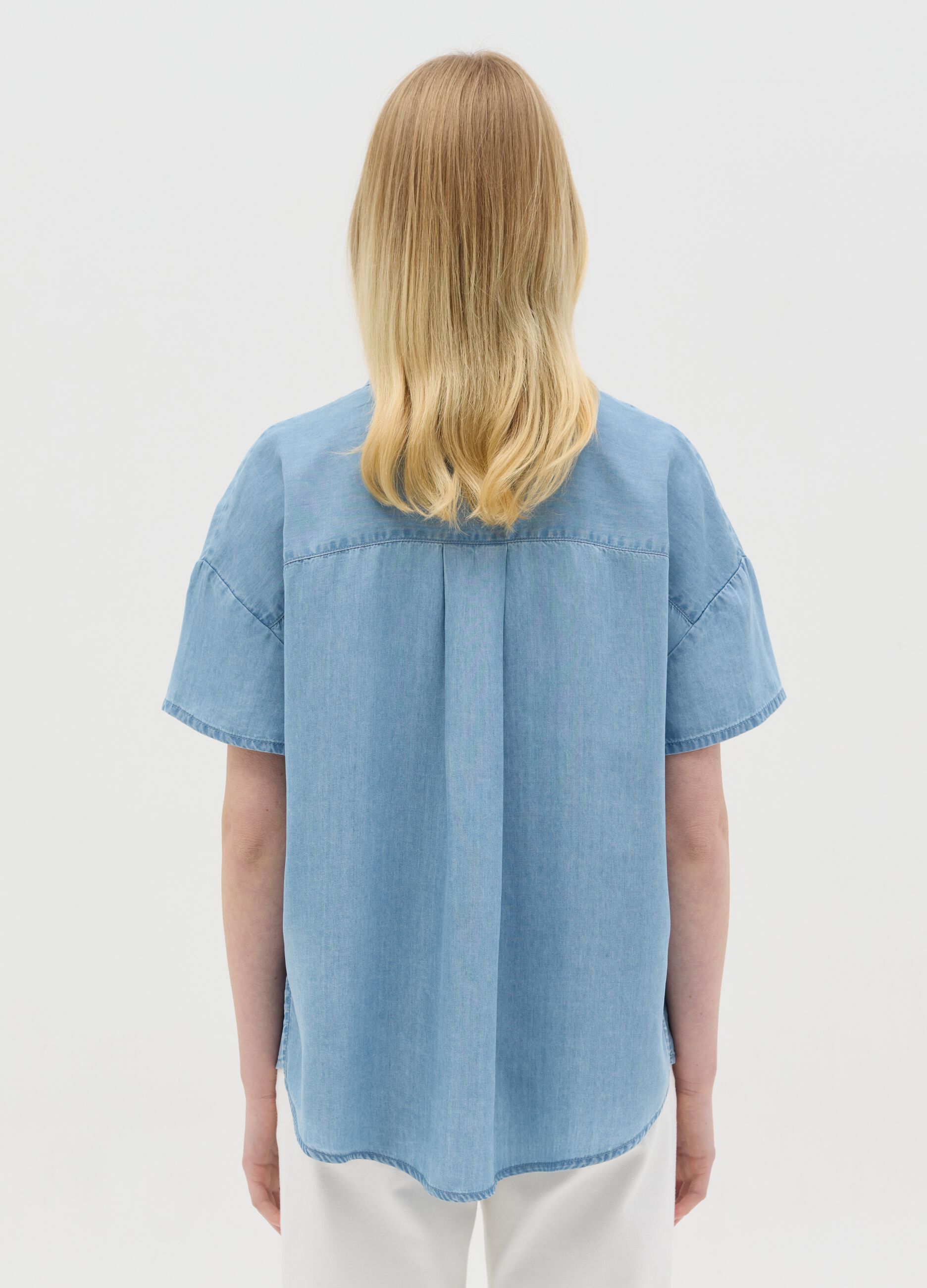 Short-sleeved denim shirt