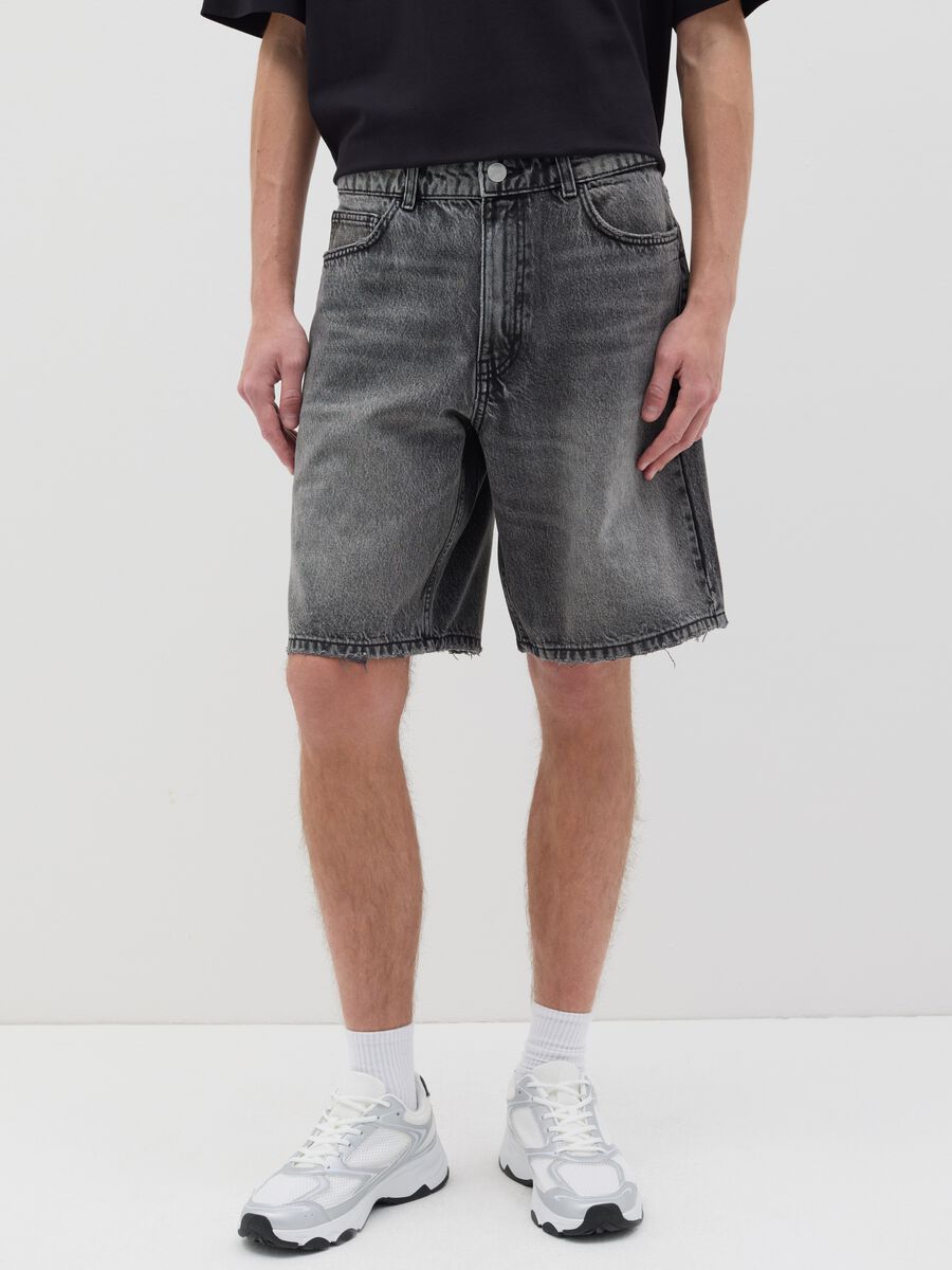 Black denim shorts with ripped details_1