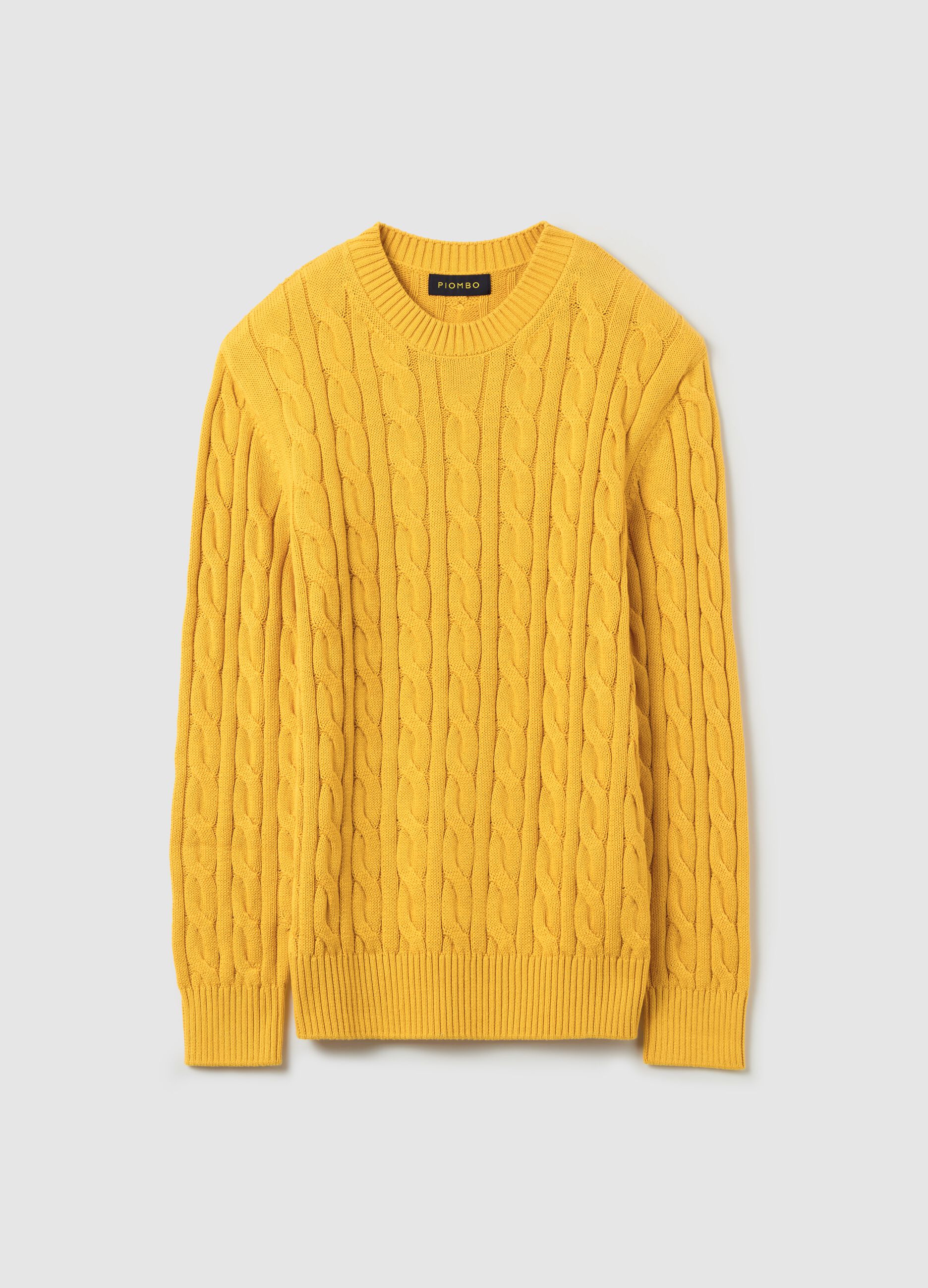 Pullover con lavorazione a treccia