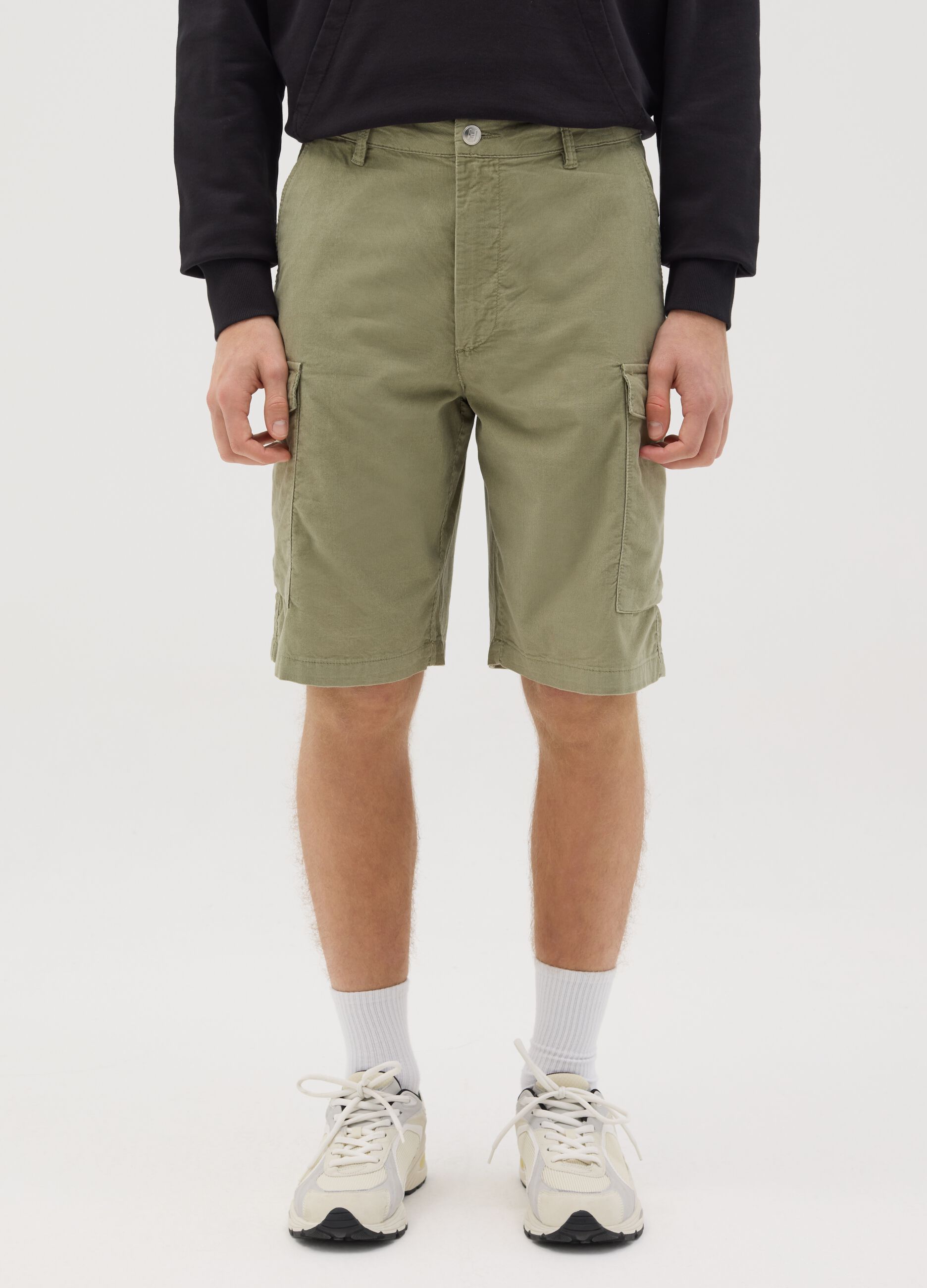 Green cargo Bermuda shorts in cotton