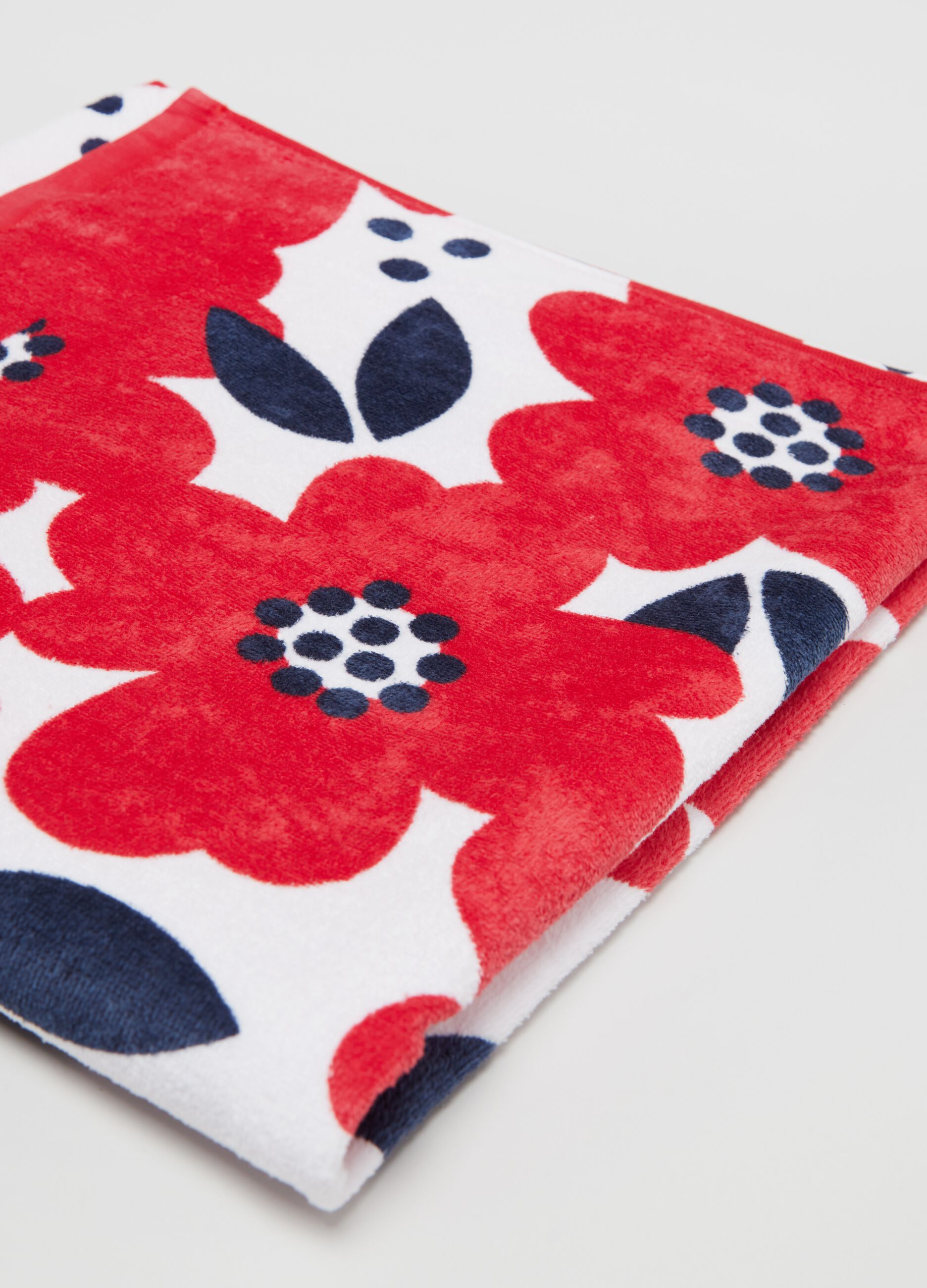 Beach towel with floral print