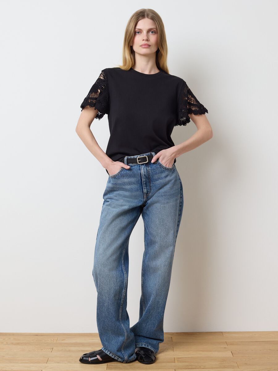 Black T-shirt with lace details_2