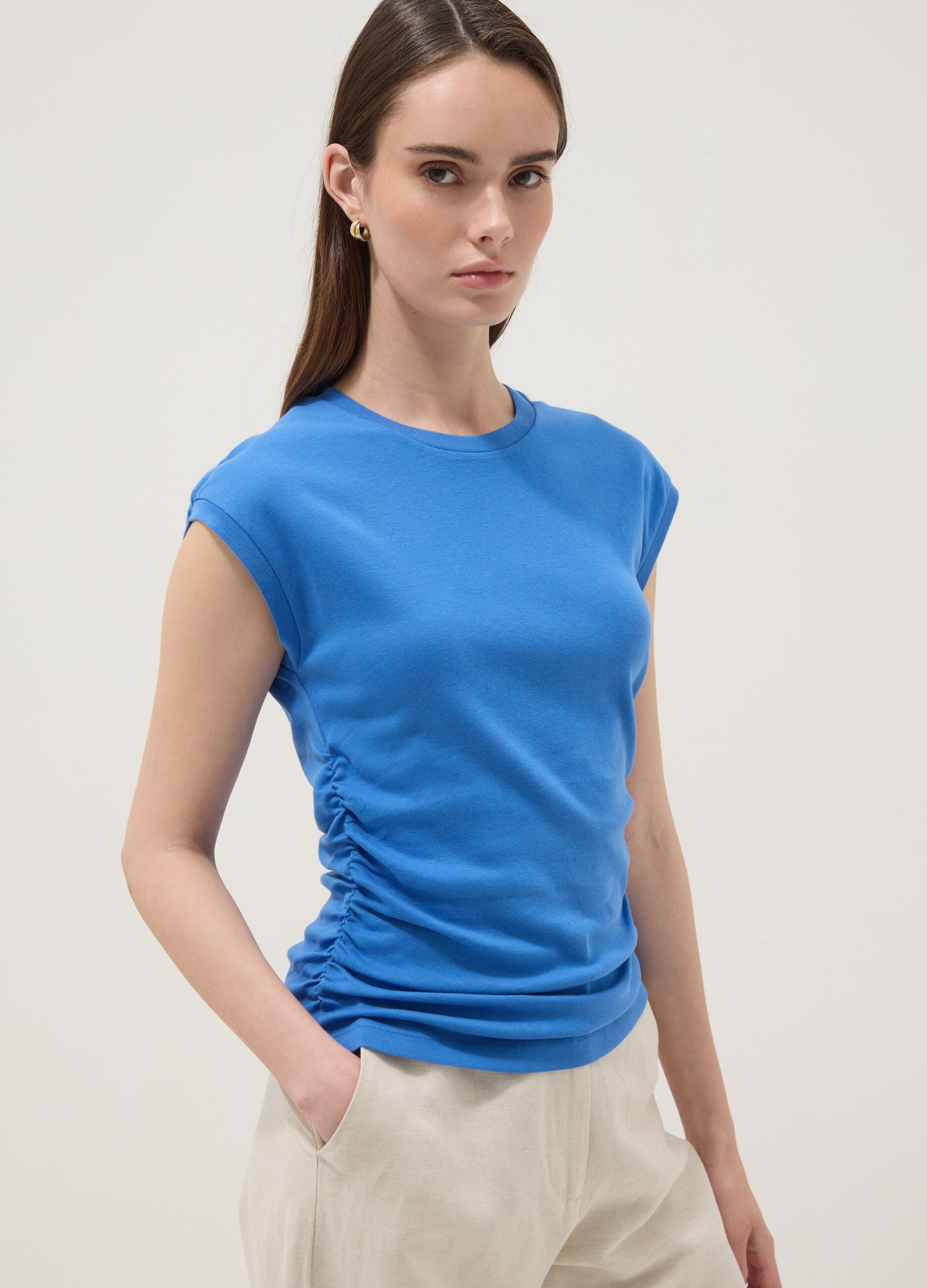 Tank top blu in puro cotone con arricciature laterali regular fit