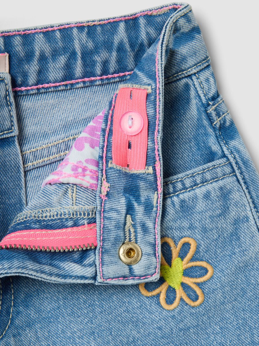 Girl's regular fit light blue denim cotton shorts with embroidery_2