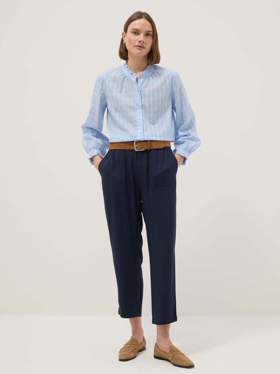 Camicia in puro cotone azzurra regular fit con motivo a quadri_2