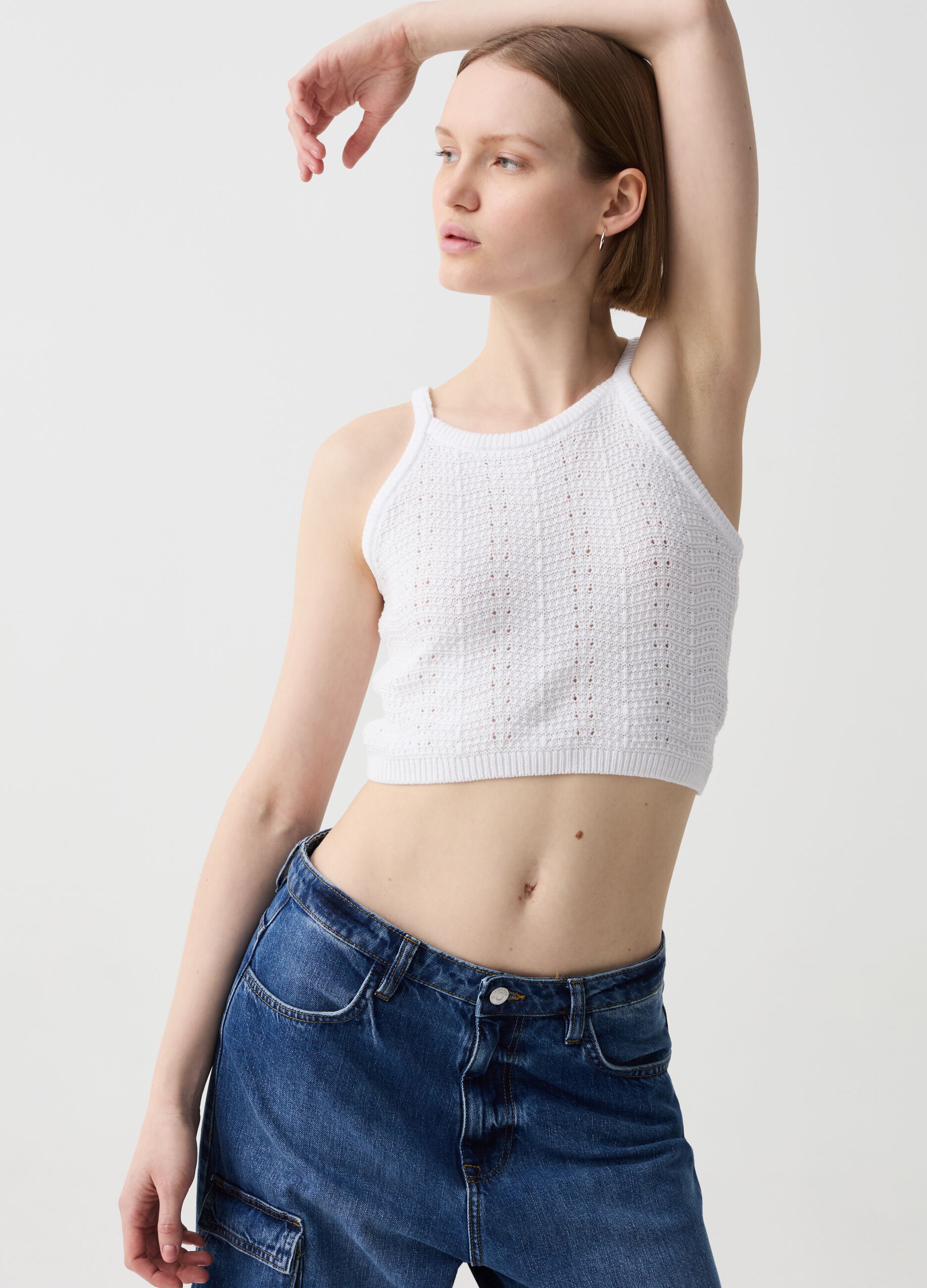 Crop top crochet con scollo halter