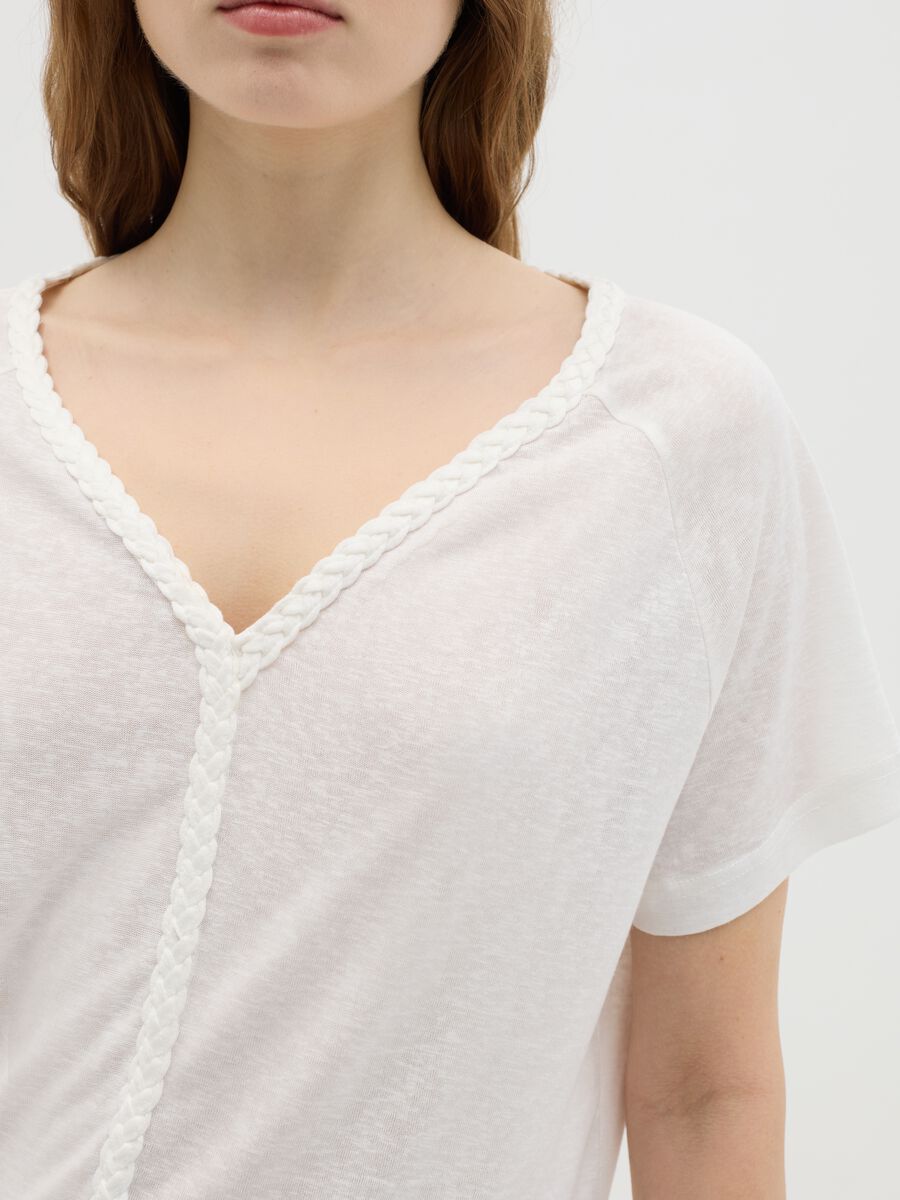 White T-shirt in viscose and polyester blend_2