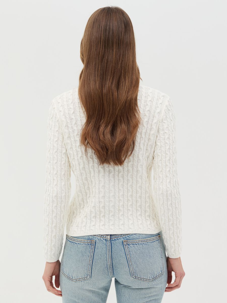 Cable-knit cardigan with golden buttons_3