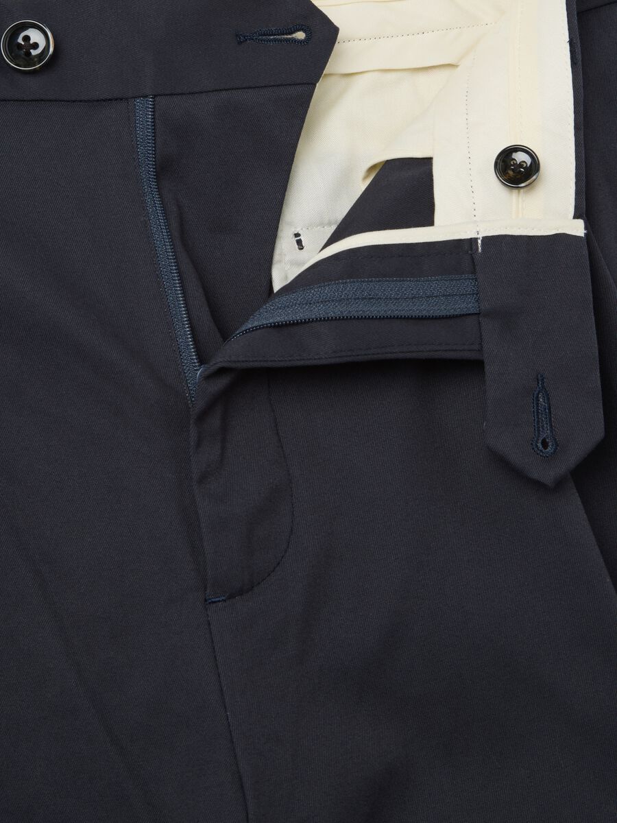 Men’s trousers in blue stretch cotton with carrot fit_5