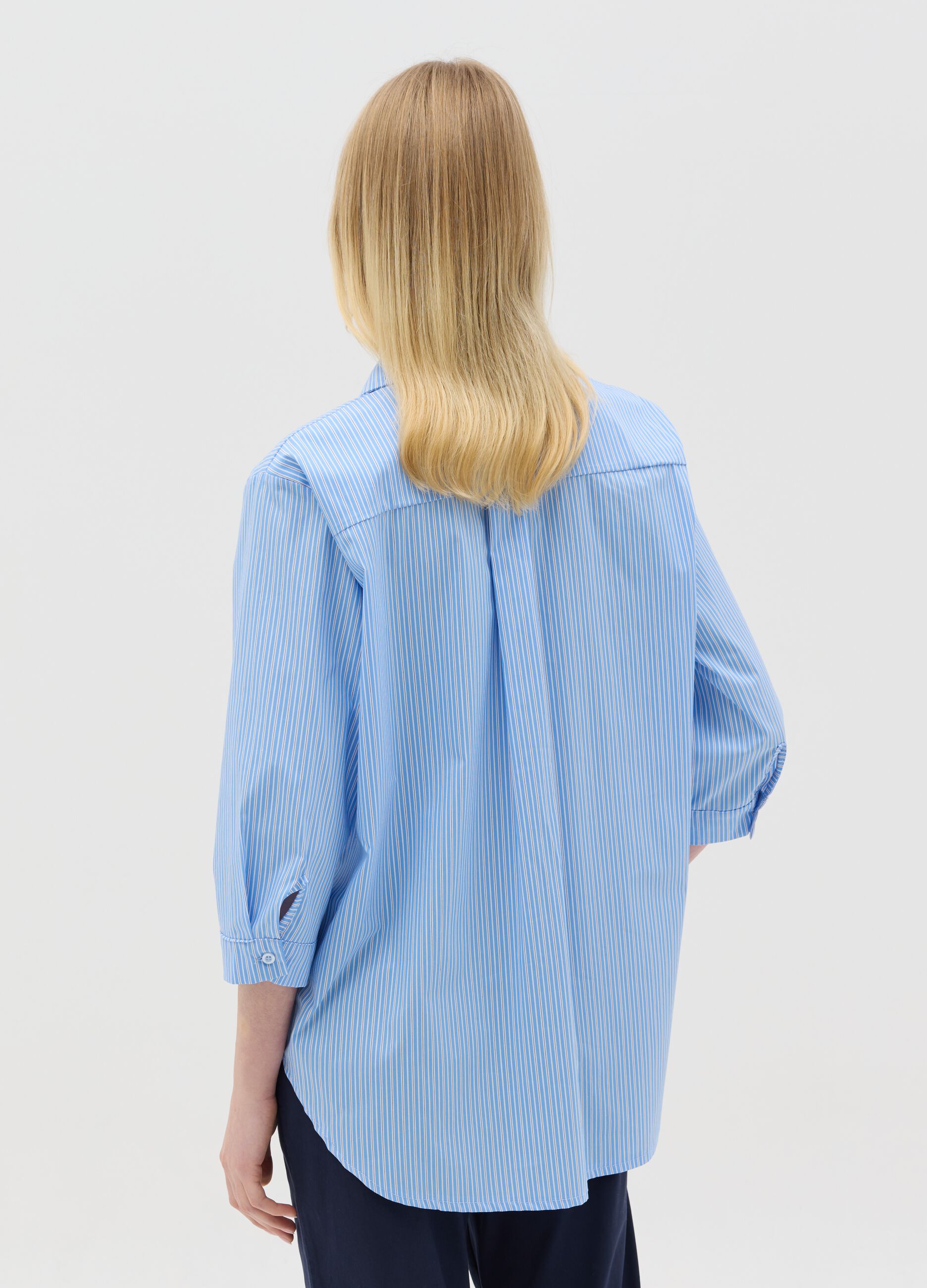 Camicia azzurra a righe in cotone