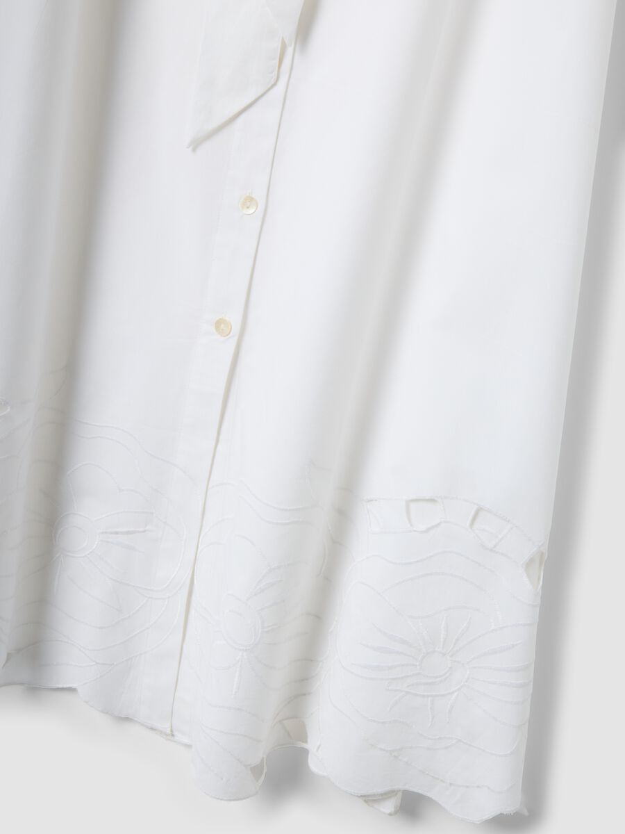 Abito lungo bianco in puro cotone regular fit con ricami_5