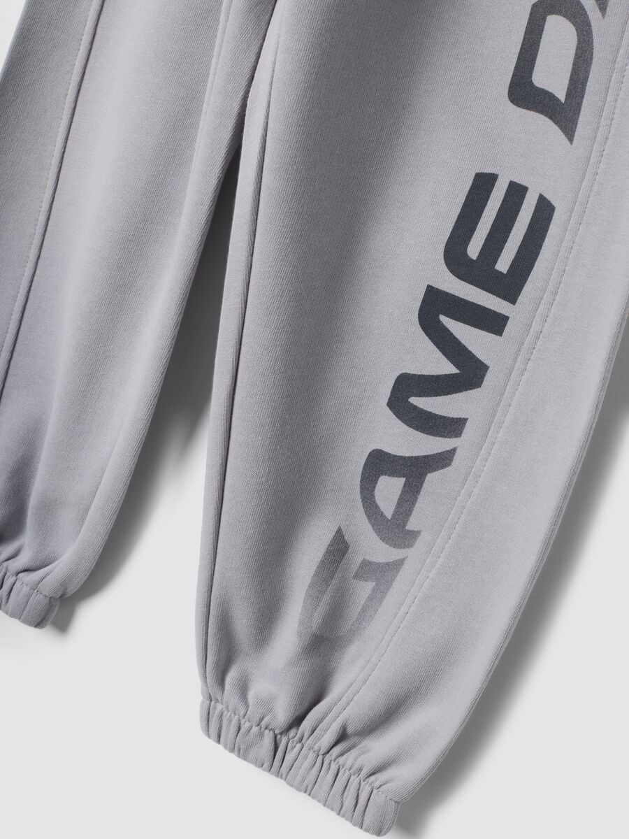 Grey organic cotton jogger trousers with print_2