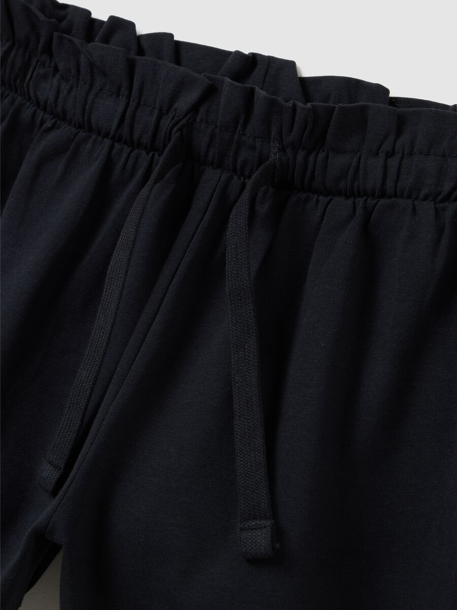 Girls' set in beige pure cotton and black regular fit shorts_3