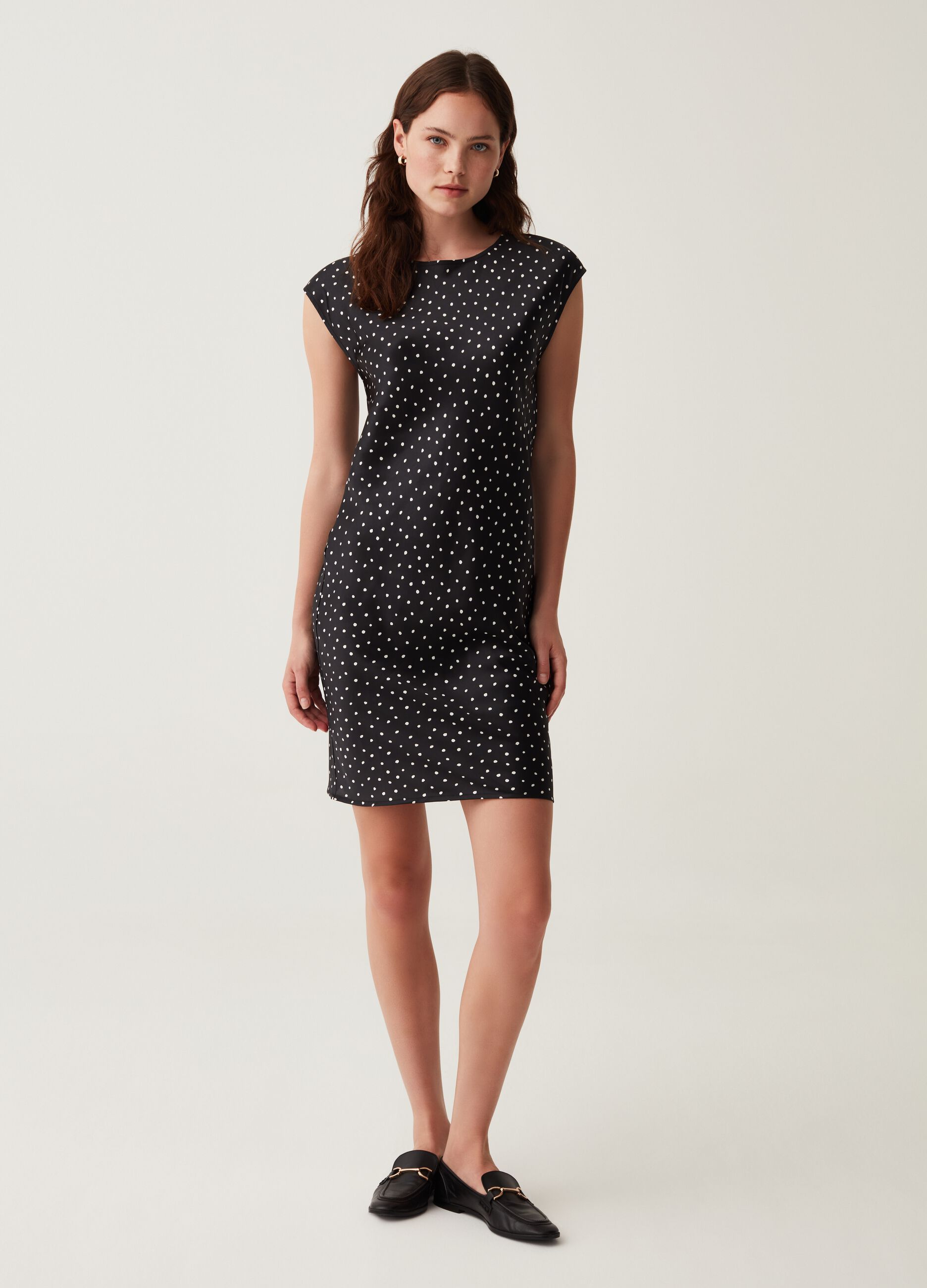 Abito corto in satin a pois