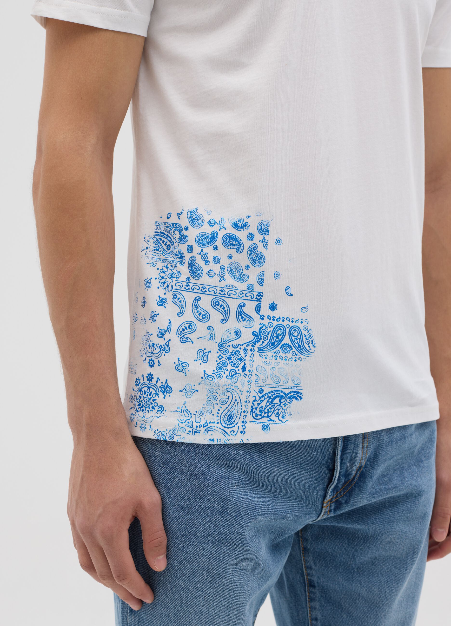 Cotton T-shirt with round neck
