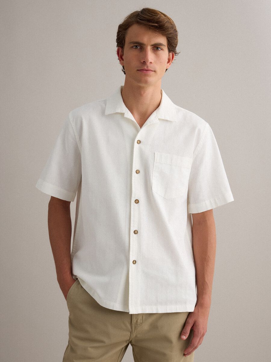 Camicia in puro cotone bianca regular fit con righe e taschino_1