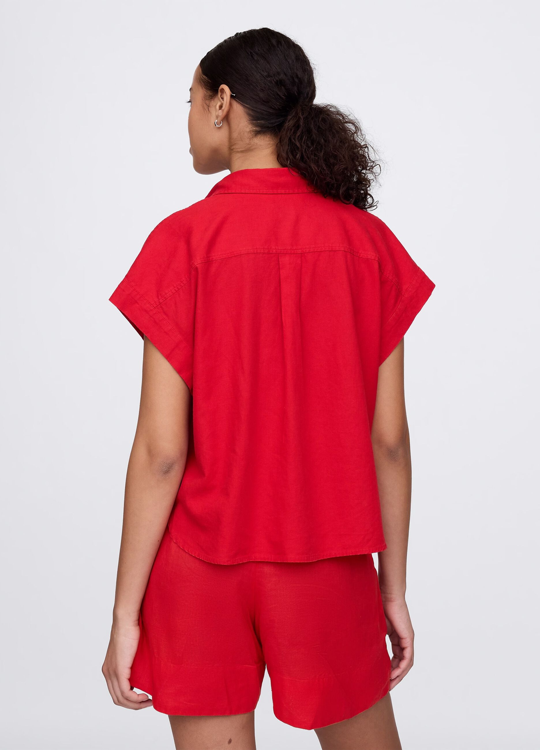 Red shirt in linen and viscose