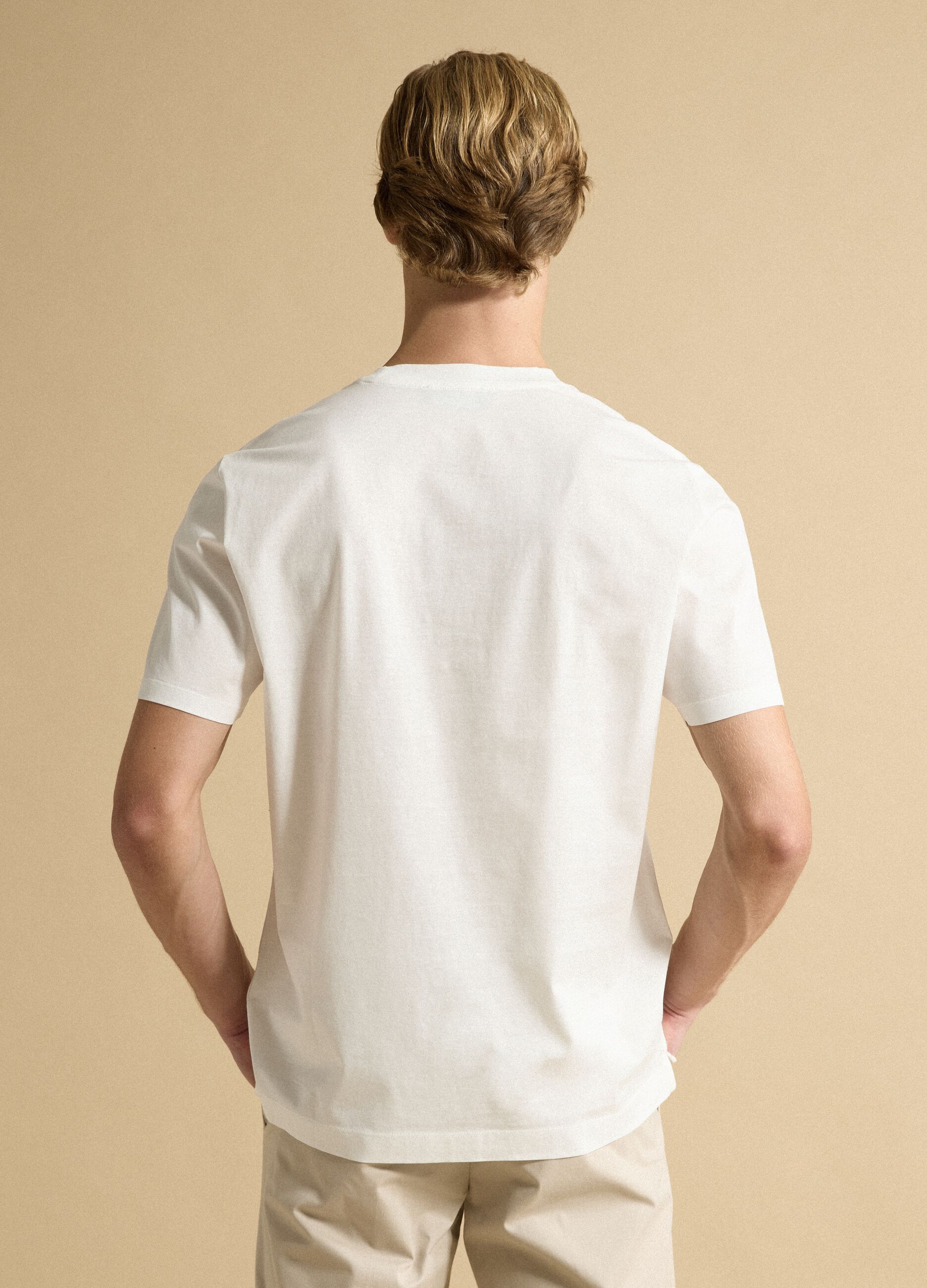 T-shirt bianca in jersey di puro cotone con girocollo relaxed fit