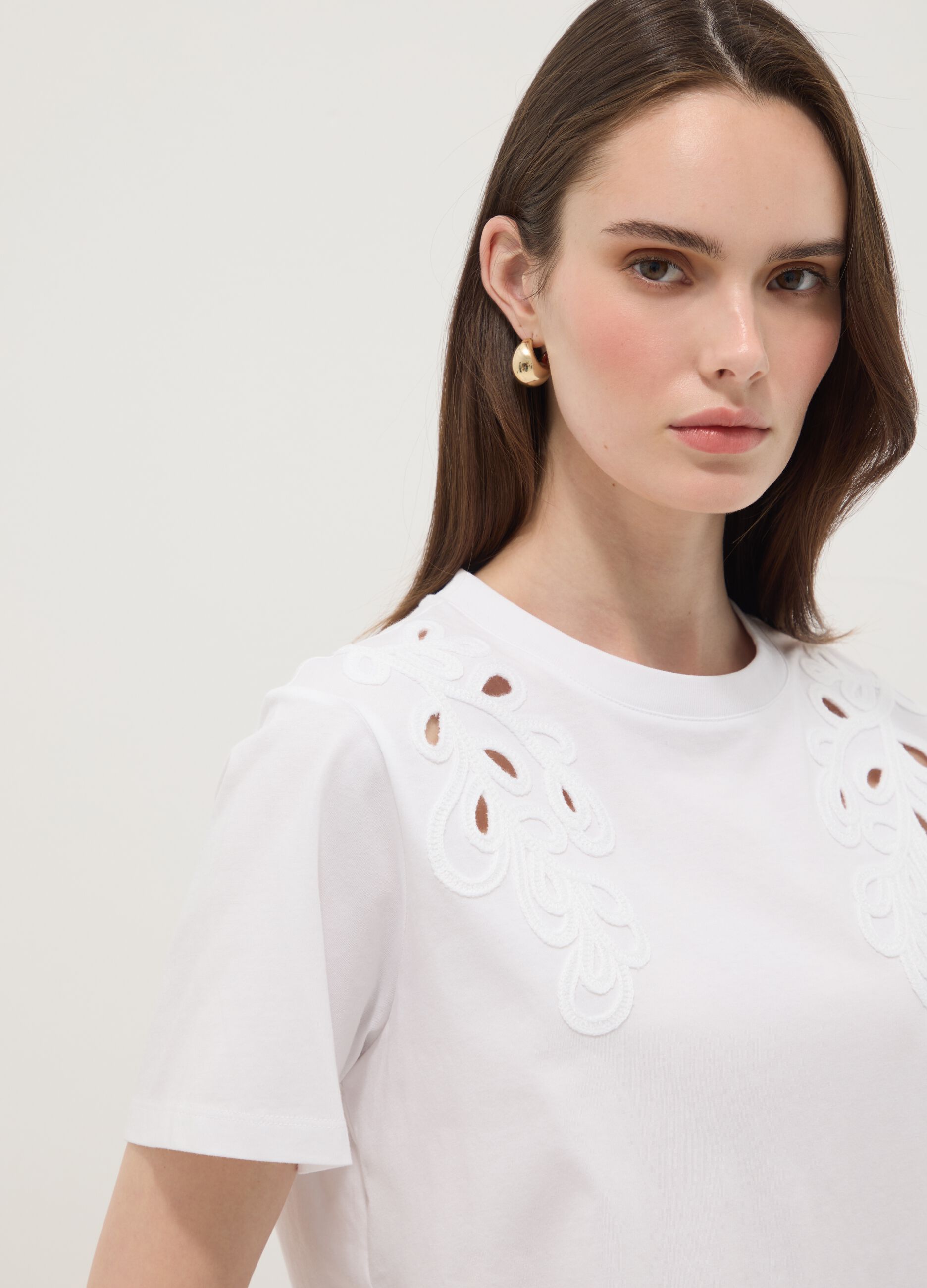 White pure cotton T-shirt with embroidery, regular fit