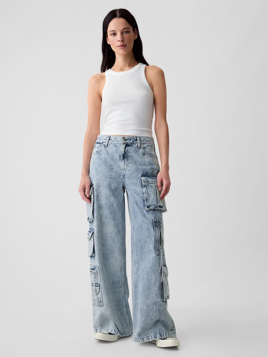 Baggy-fit cargo jeans with multiple pockets_0