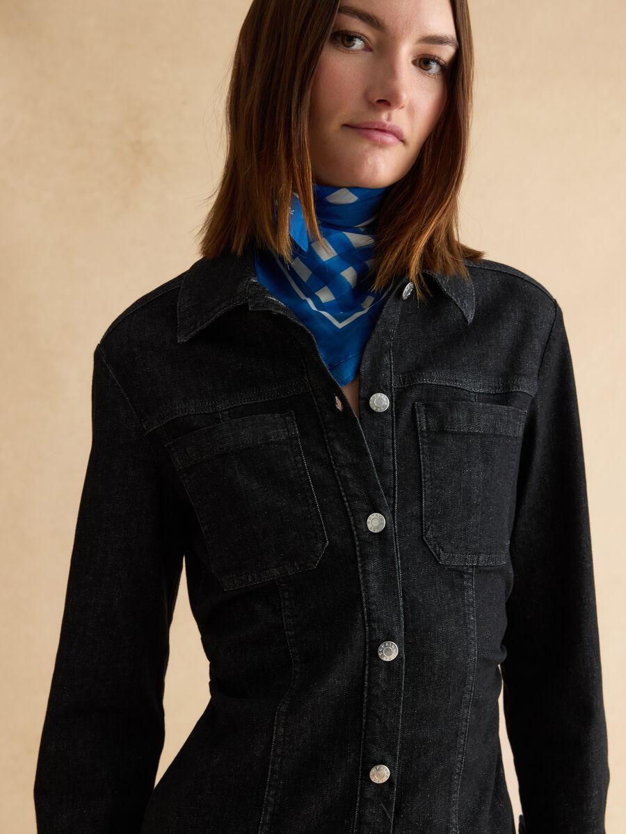 Abito lungo fitted in cotone elasticizzato nero con bottoni_1