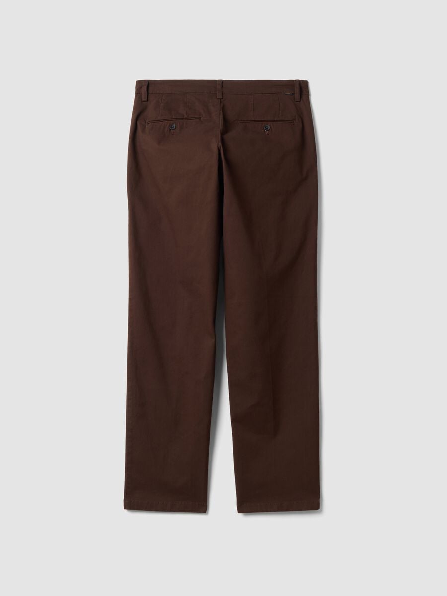 Pantaloni chino marroni in twill di cotone elasticizzato regular fit_6