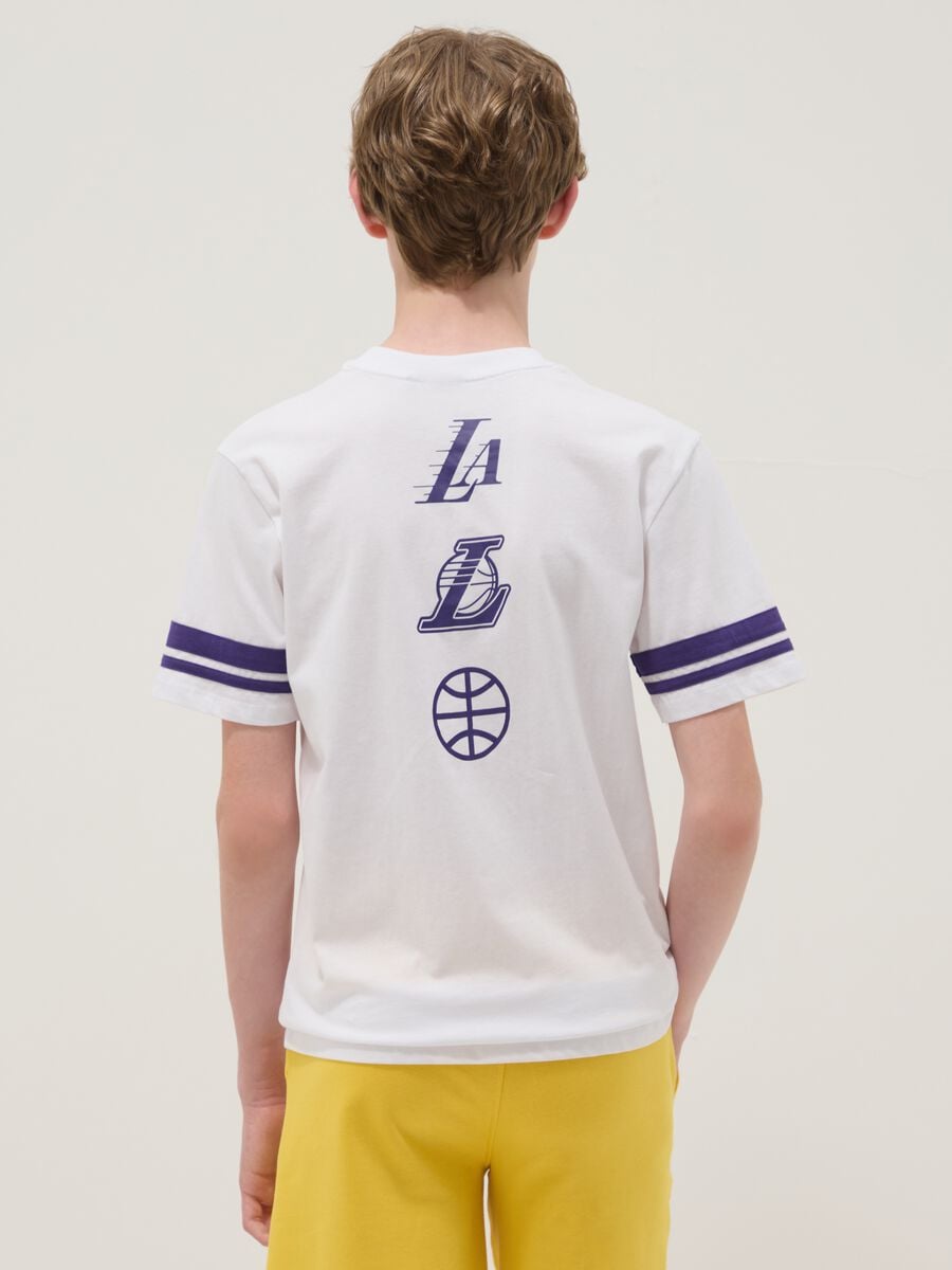 Boys' pure cotton relaxed fit white T-shirt with Lakers prints_1