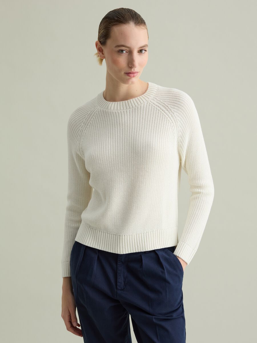 Knit pullover with raglan sleeves_0