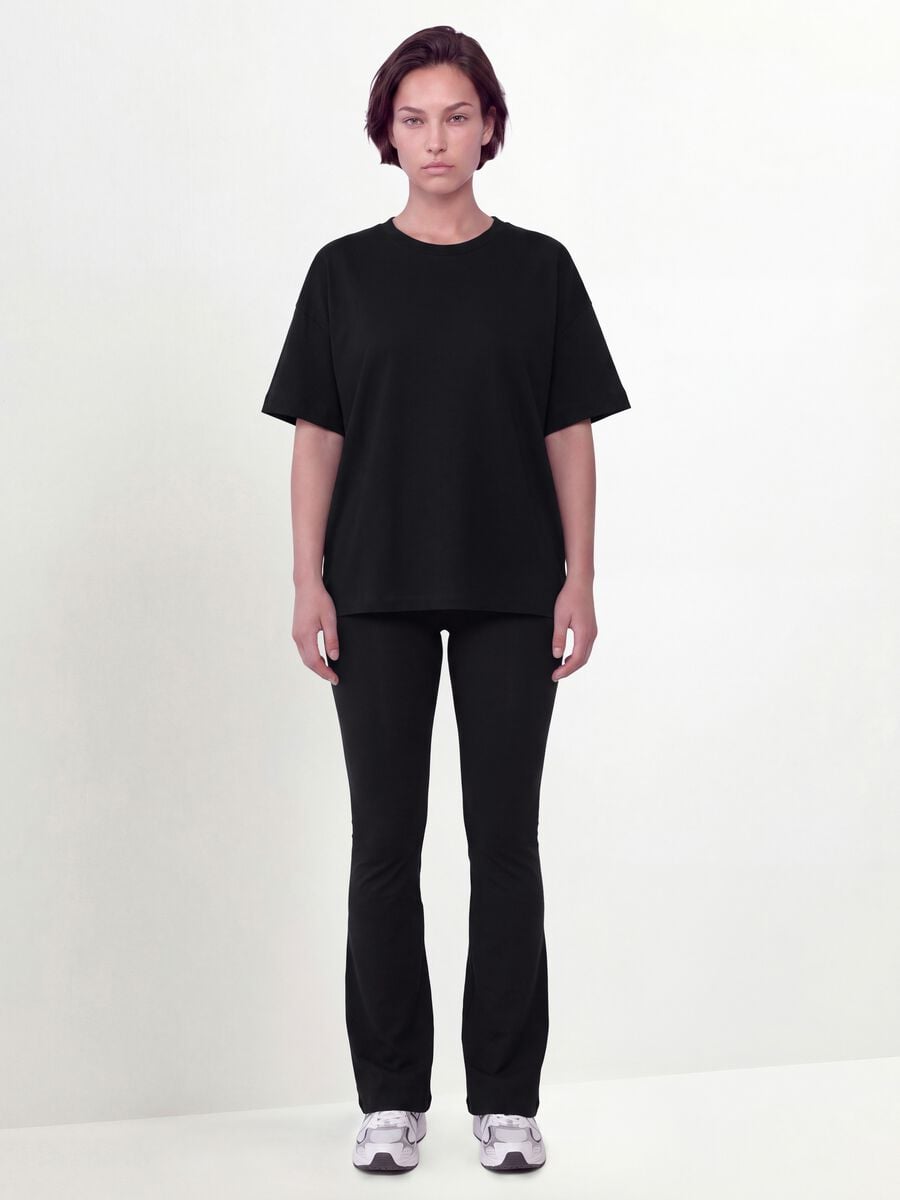 T-shirt girocollo nera in misto cotone e modal elasticizzato regular fit_1