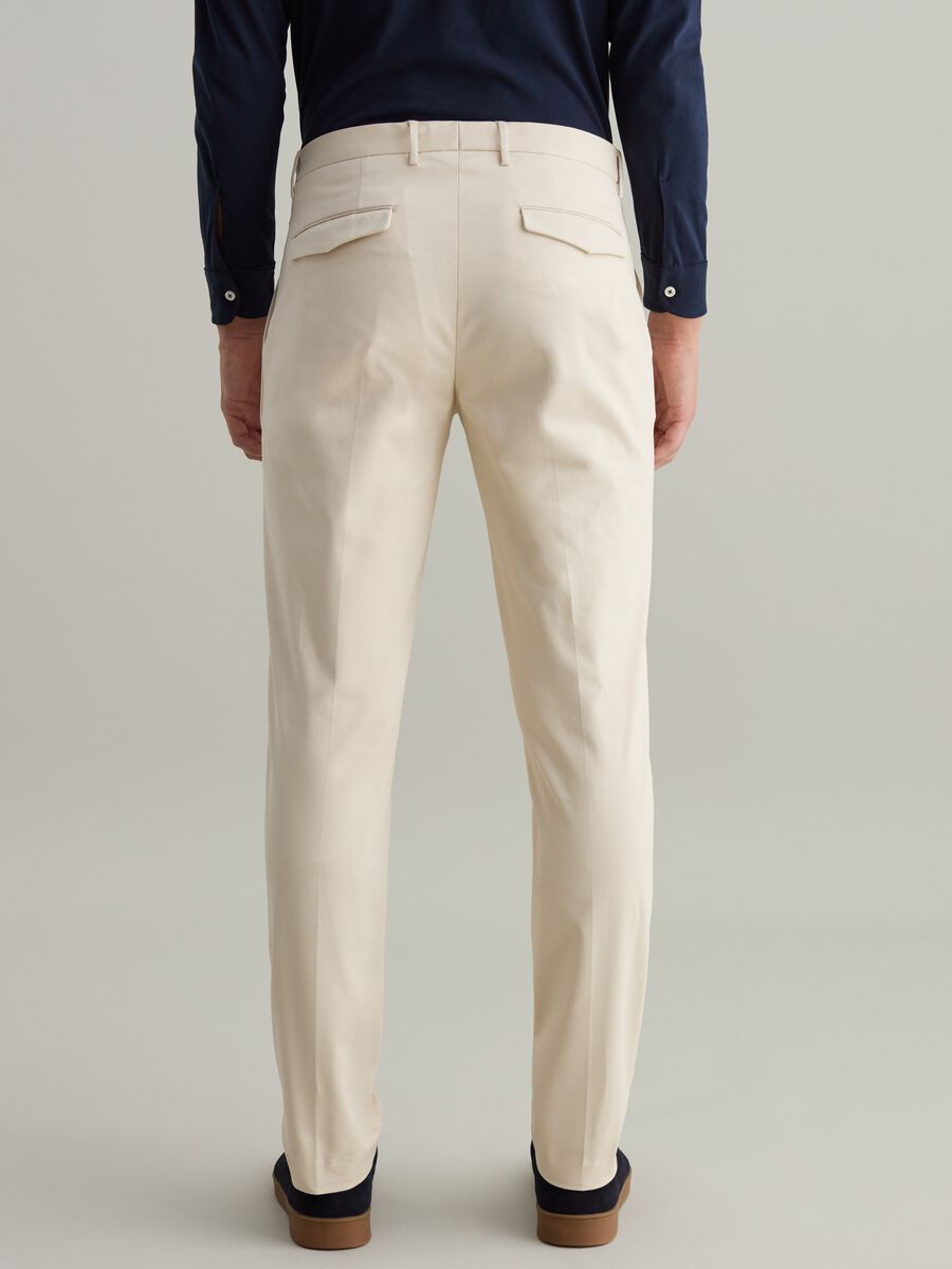 Contemporary regular-fit trousers in stretch cotton_3