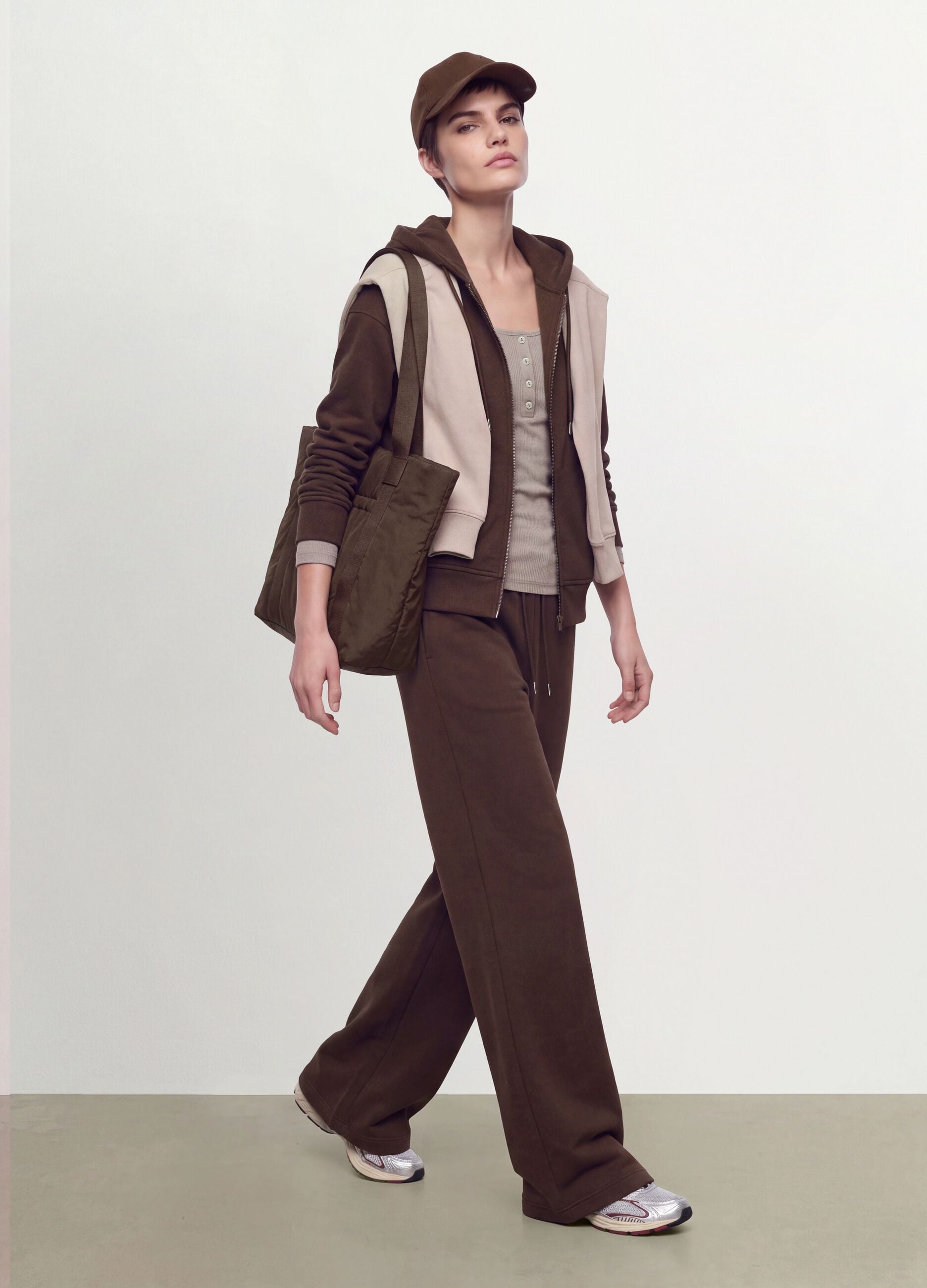 Felpa marrone in modal elasticizzato con cappuccio regular fit