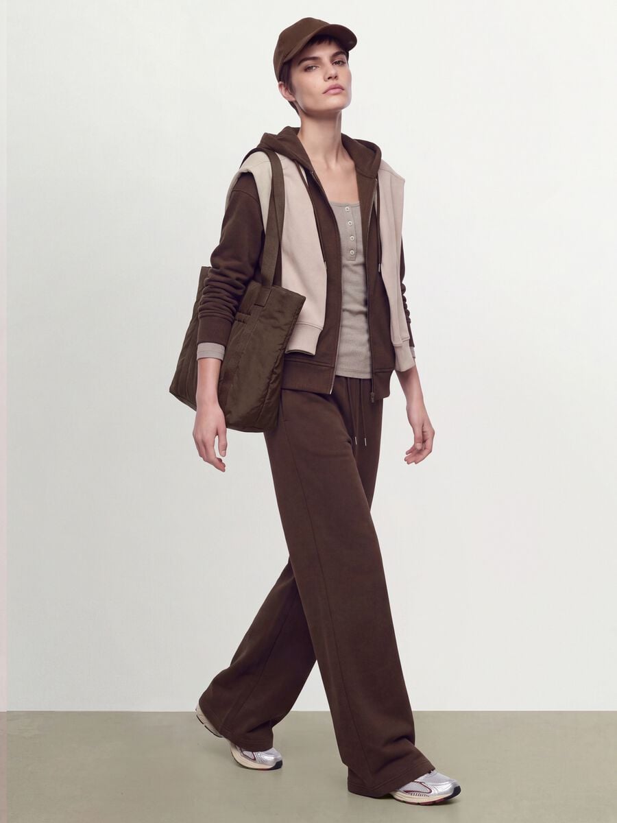 Felpa marrone in modal elasticizzato con cappuccio regular fit_1