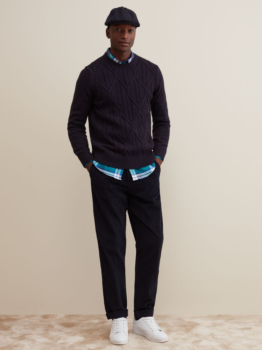 Pantaloni regular fit in corduroy con pinces_0